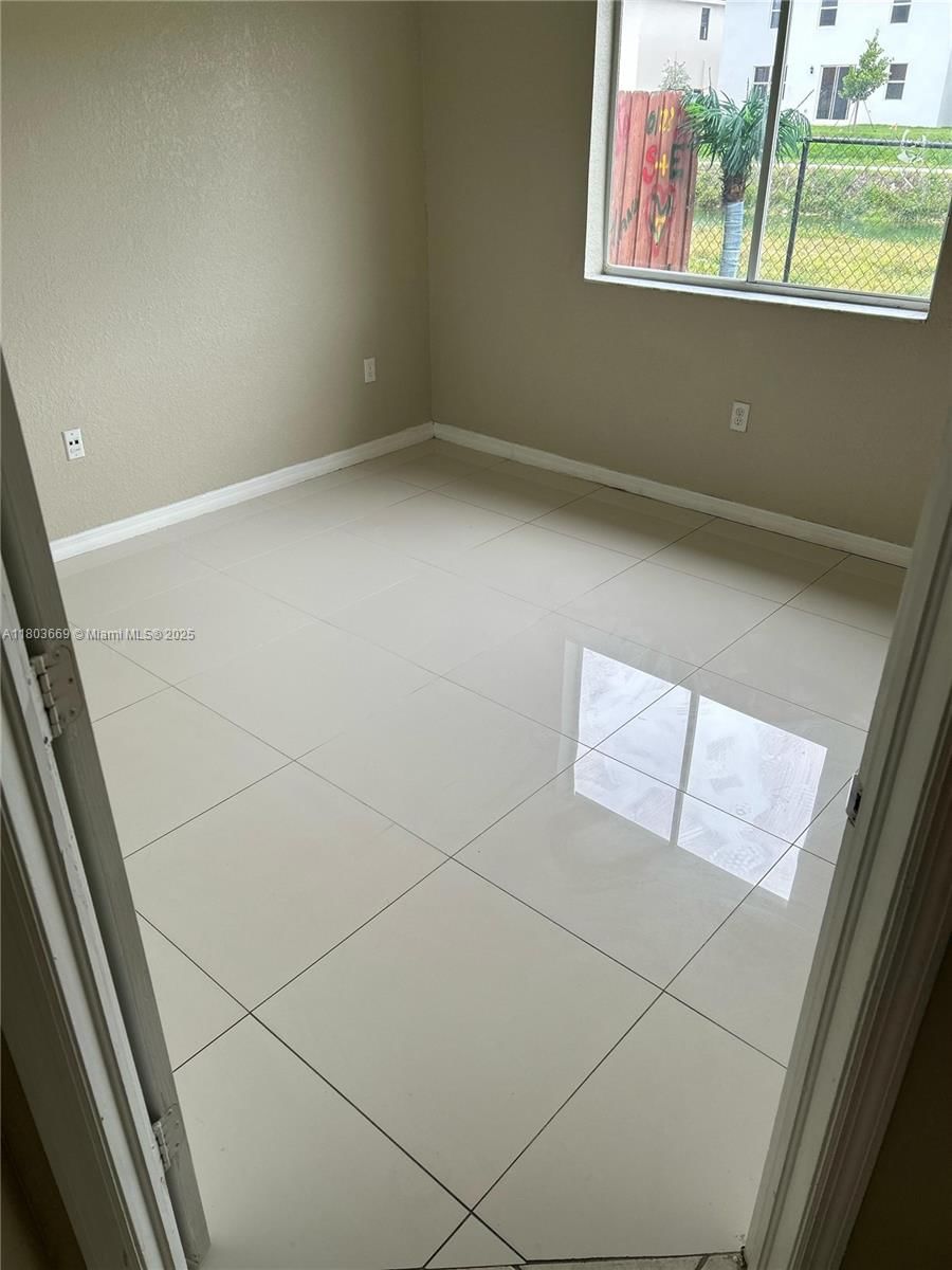 Real estate property located at 61 13th Ave #11, Miami-dade, Edgewater Condo, Homestead, FL