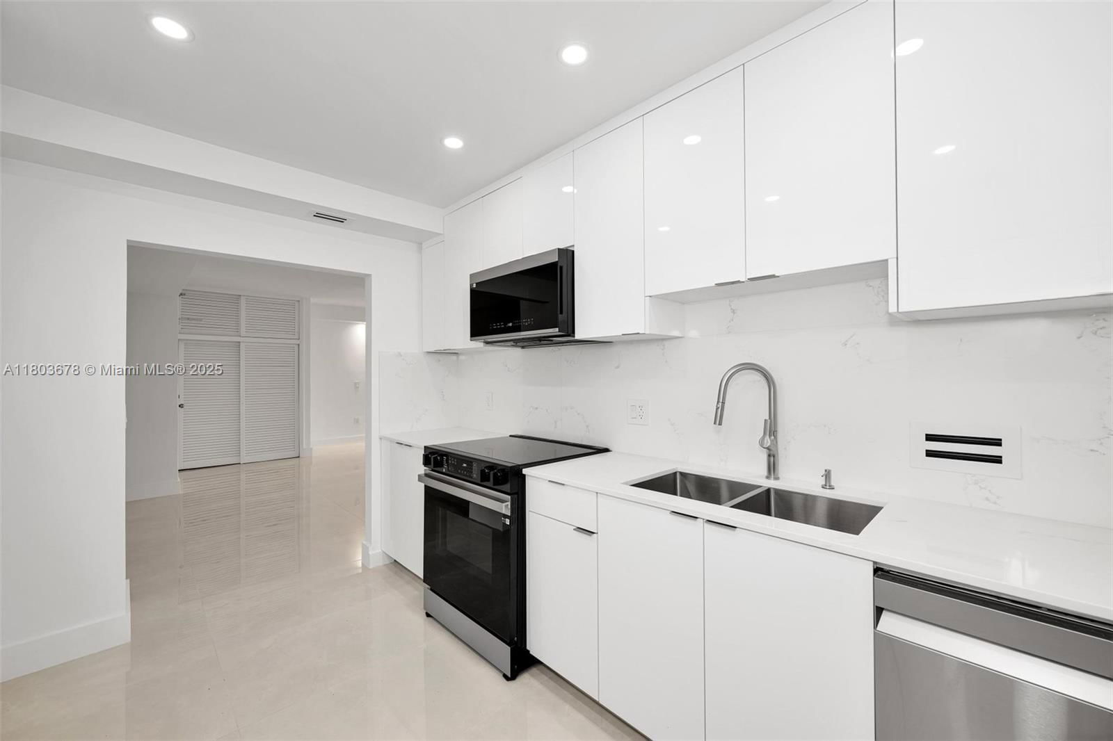 Real estate property located at 10185 Collins Ave #1502, Miami-dade, The Plaza Of Bal Harbour, Bal Harbour, FL