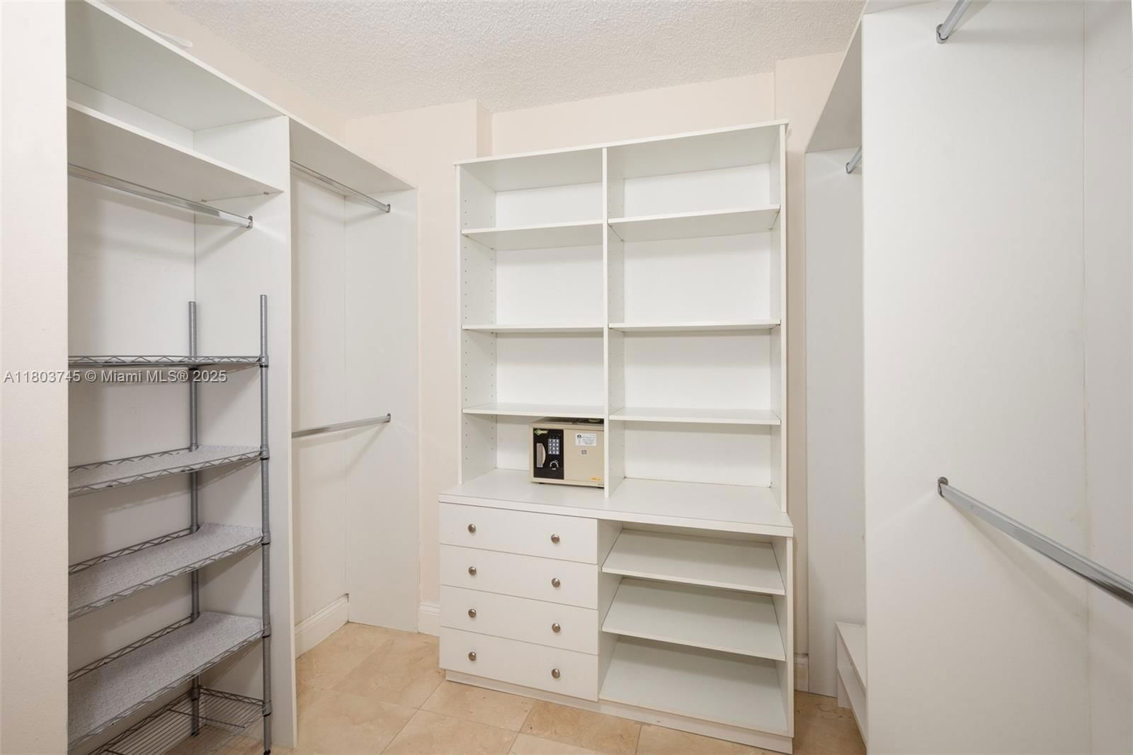 Real estate property located at 1000 Island Blvd #2707, Miami-dade, Williams Island, Aventura, FL