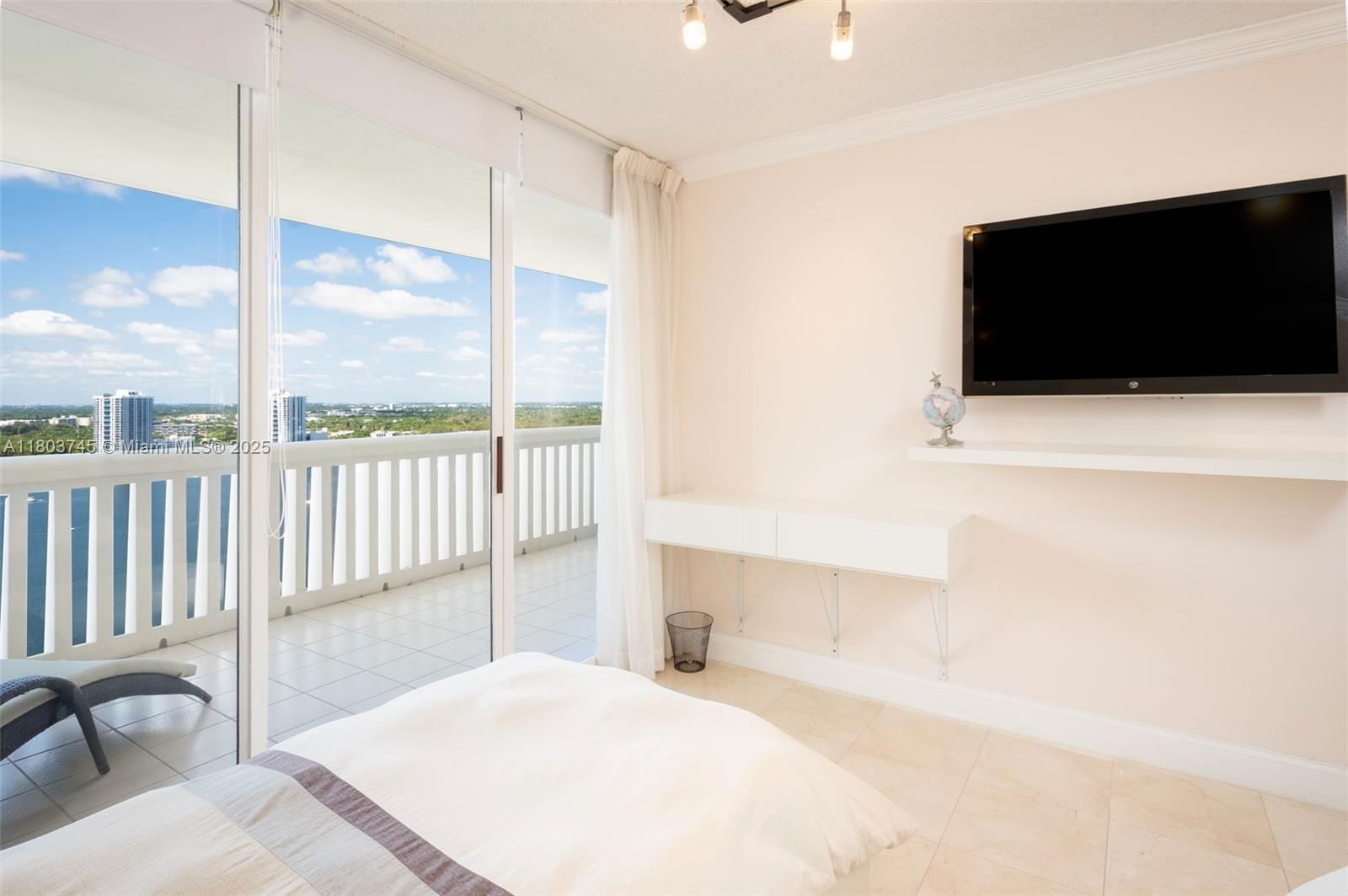 Real estate property located at 1000 Island Blvd #2707, Miami-dade, Williams Island, Aventura, FL