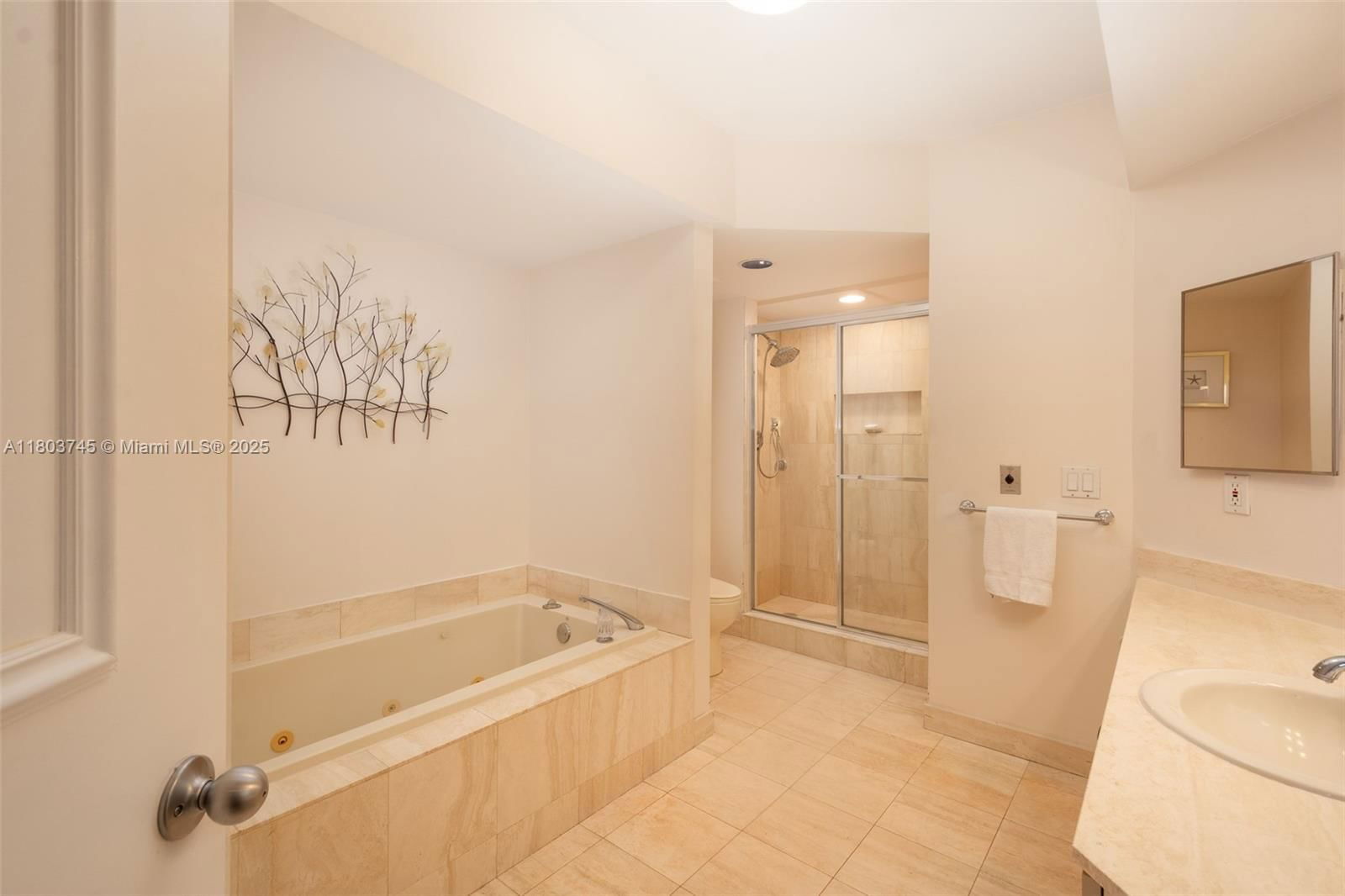 Real estate property located at 1000 Island Blvd #2707, Miami-dade, Williams Island, Aventura, FL