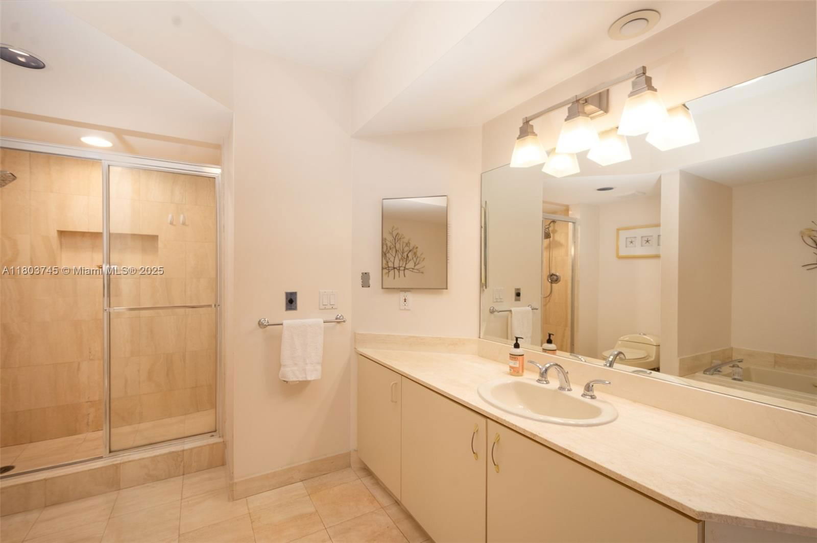 Real estate property located at 1000 Island Blvd #2707, Miami-dade, Williams Island, Aventura, FL