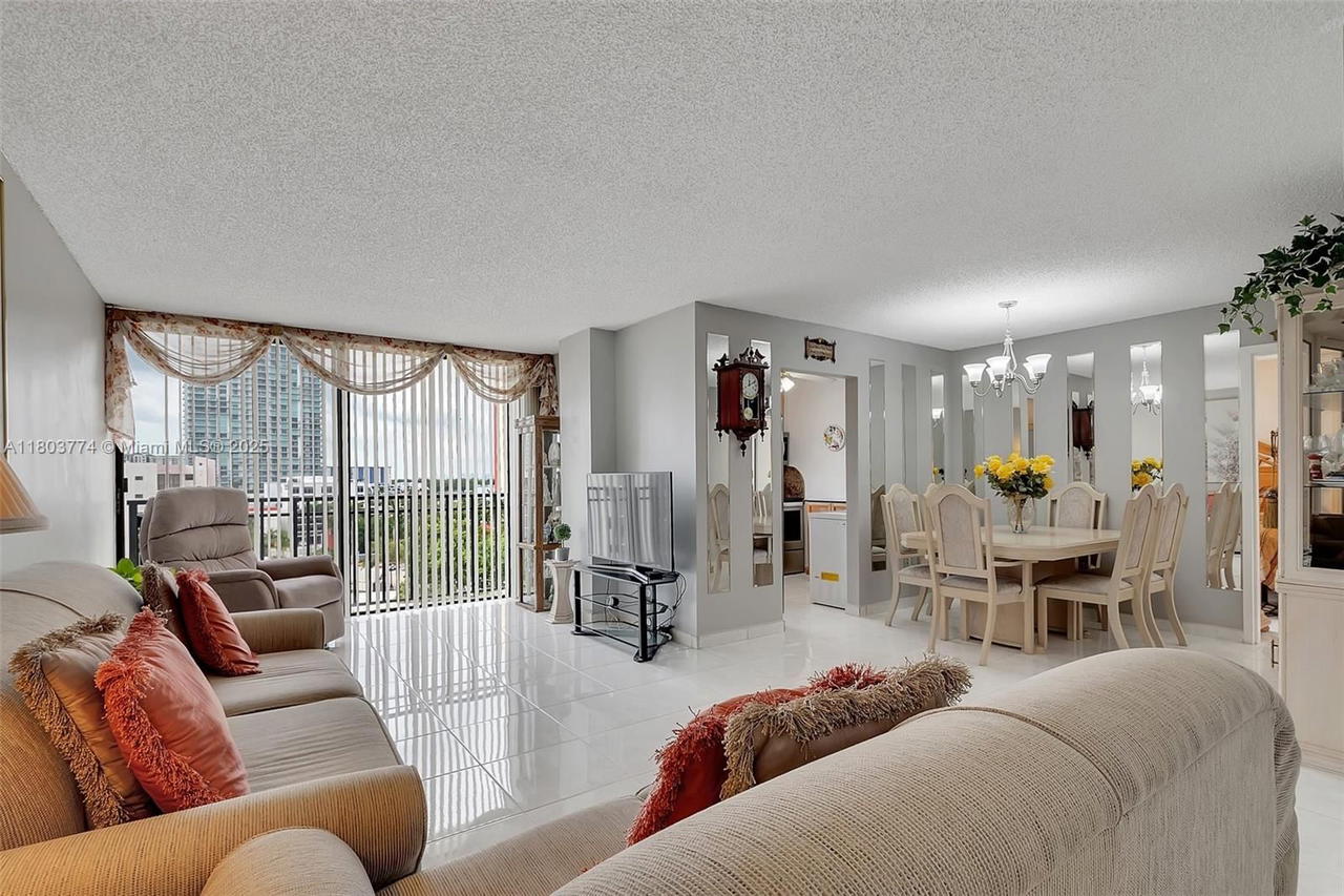 Real estate property located at 17021 Bay Rd #918, Miami-dade, Plaza Of The Americas, Sunny Isles Beach, FL