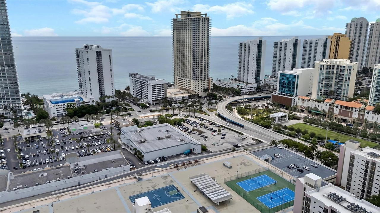 Real estate property located at 17021 Bay Rd #918, Miami-dade, Plaza Of The Americas, Sunny Isles Beach, FL