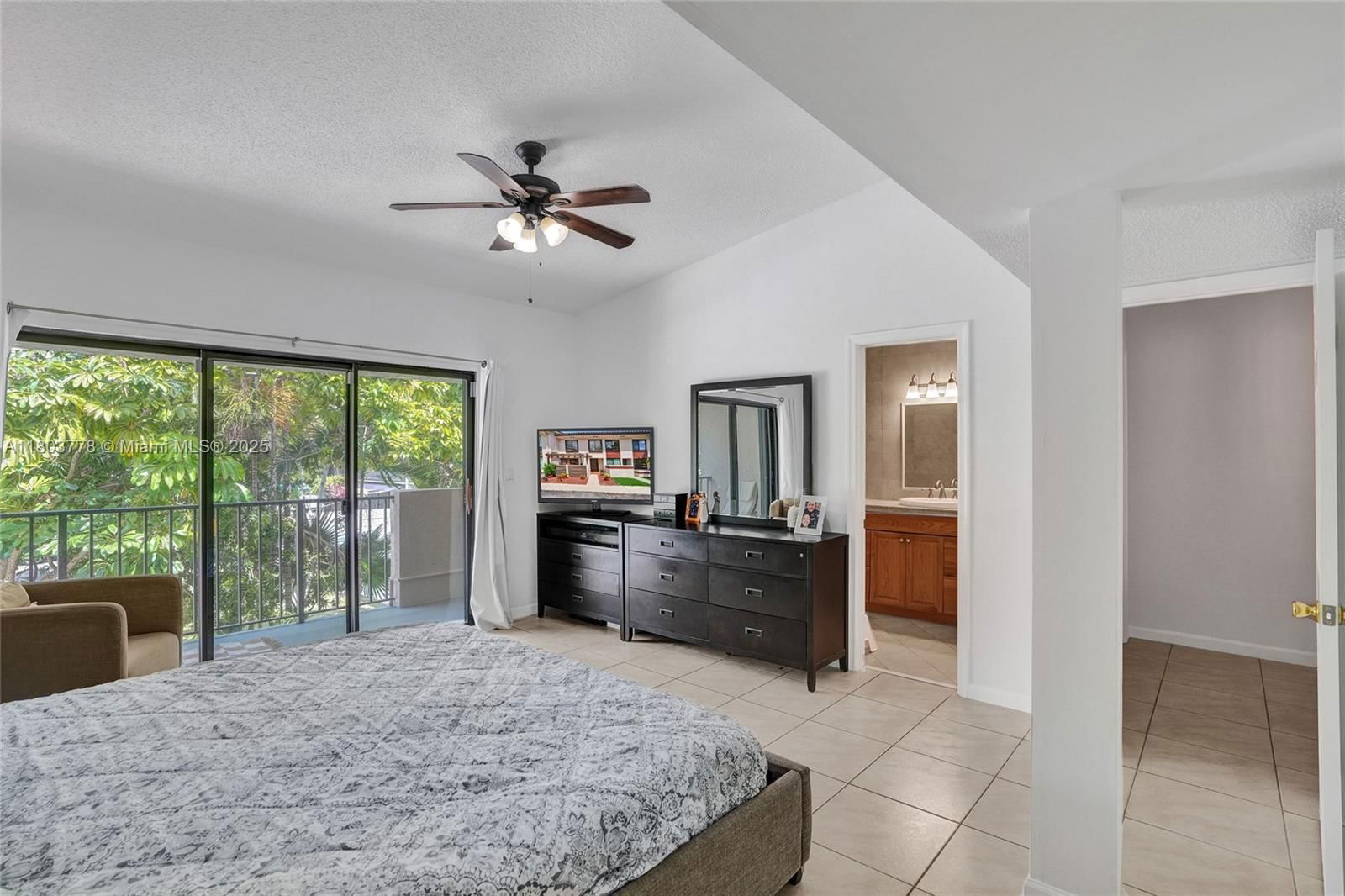 Real estate property located at 16465 26th Ave #18, Miami-dade, Lakeview Townhomes Condo, North Miami Beach, FL