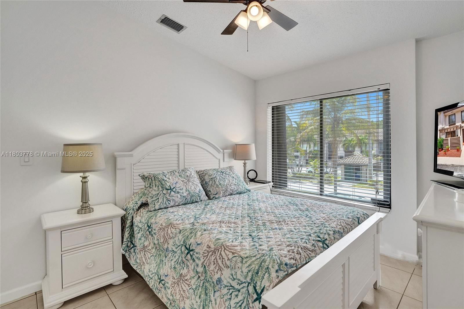 Real estate property located at 16465 26th Ave #18, Miami-dade, Lakeview Townhomes Condo, North Miami Beach, FL