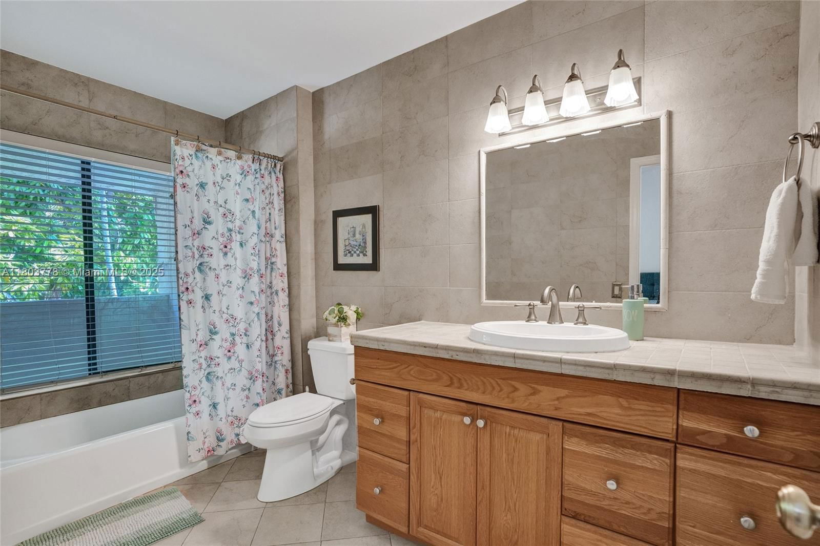Real estate property located at 16465 26th Ave #18, Miami-dade, Lakeview Townhomes Condo, North Miami Beach, FL