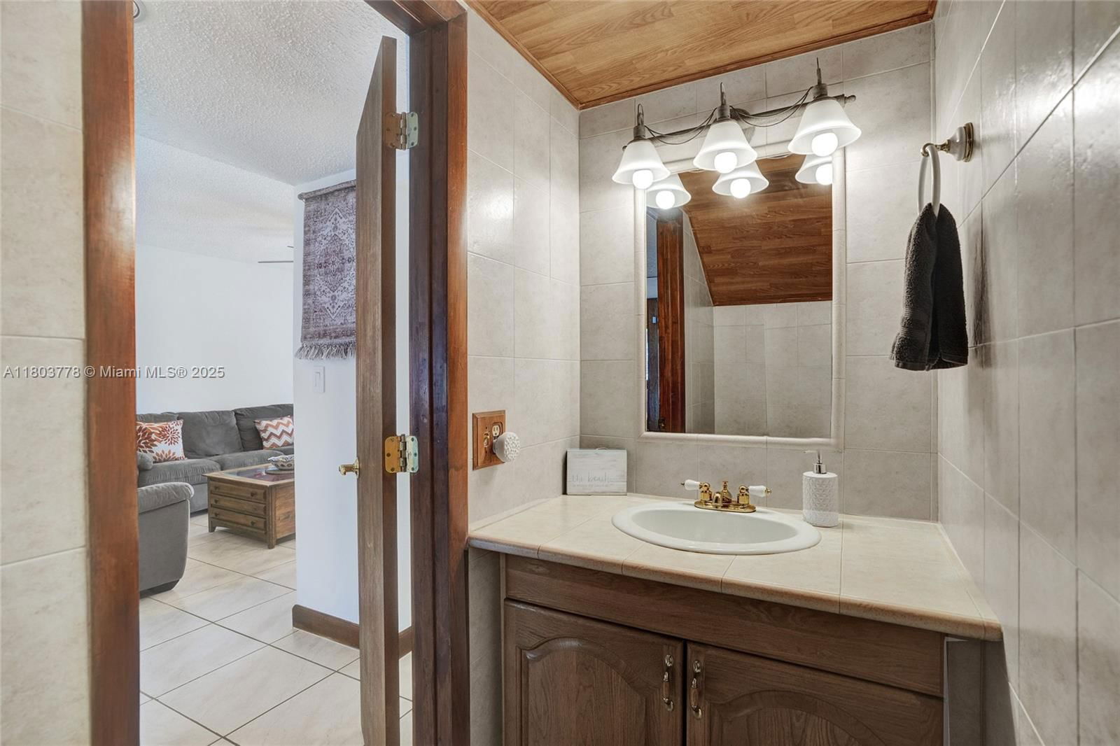 Real estate property located at 16465 26th Ave #18, Miami-dade, Lakeview Townhomes Condo, North Miami Beach, FL