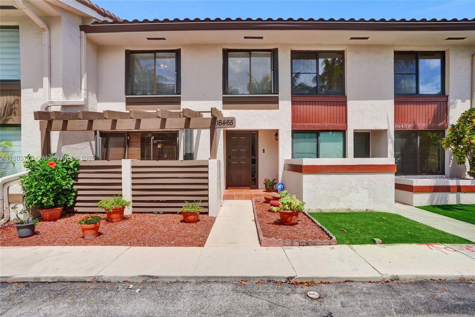 Real estate property located at 16465 26th Ave #18, Miami-dade, Lakeview Townhomes Condo, North Miami Beach, FL