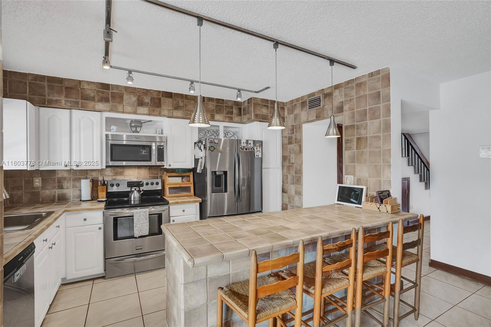 Real estate property located at 16465 26th Ave #18, Miami-dade, Lakeview Townhomes Condo, North Miami Beach, FL