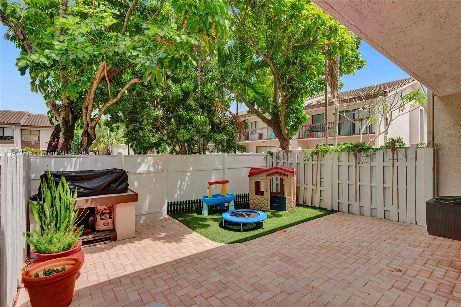 Real estate property located at 16465 26th Ave #18, Miami-dade, Lakeview Townhomes Condo, North Miami Beach, FL