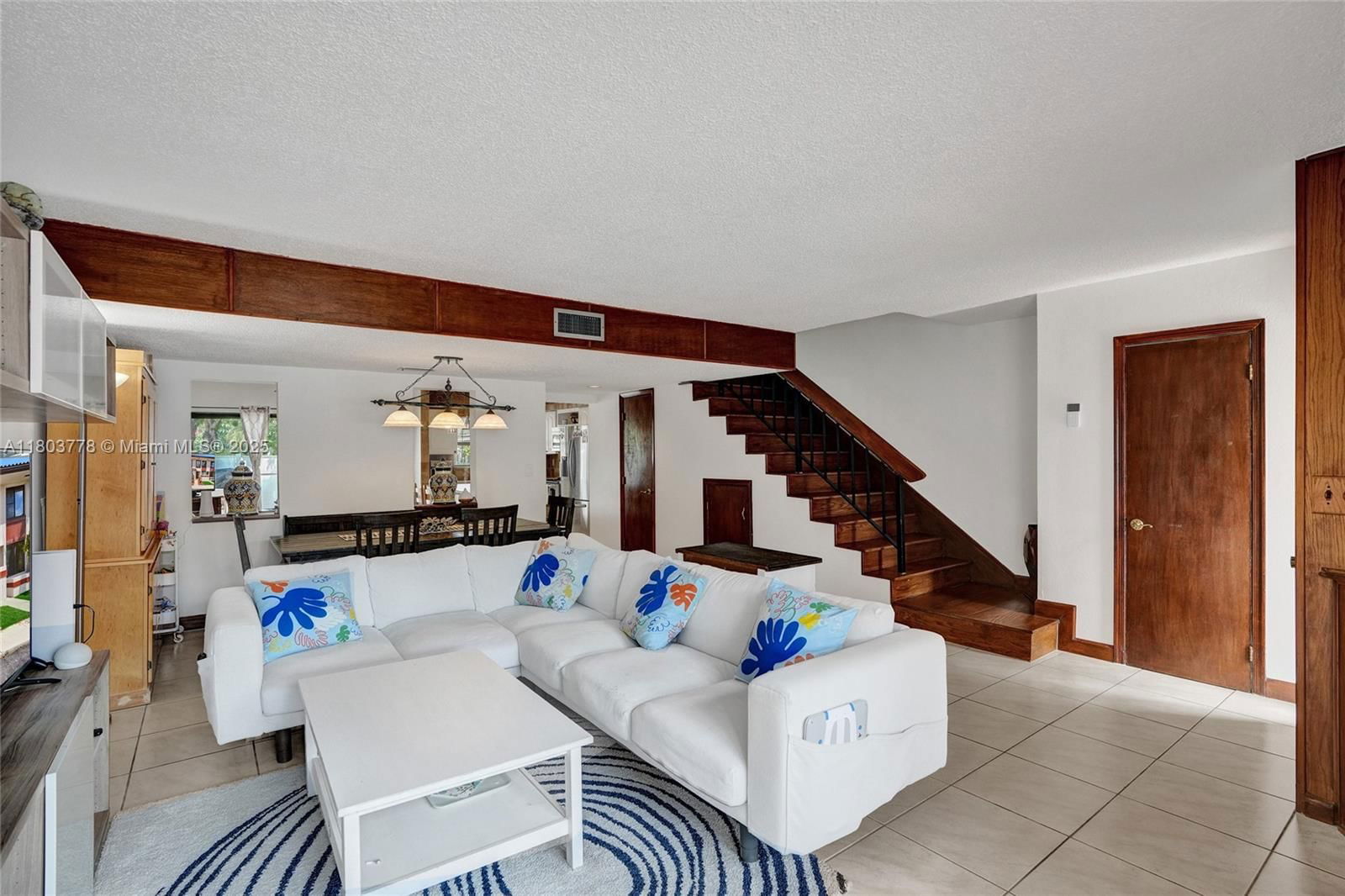 Real estate property located at 16465 26th Ave #18, Miami-dade, Lakeview Townhomes Condo, North Miami Beach, FL