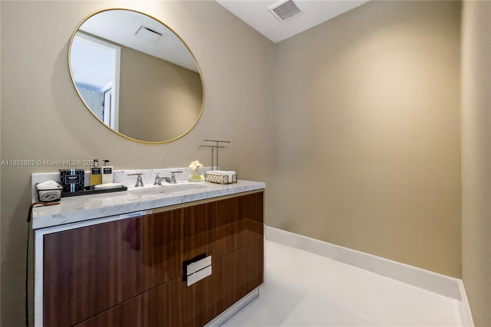 Real estate property located at 15701 Collins Ave #3201, Miami-dade, 15701 Collins Condo, Sunny Isles Beach, FL