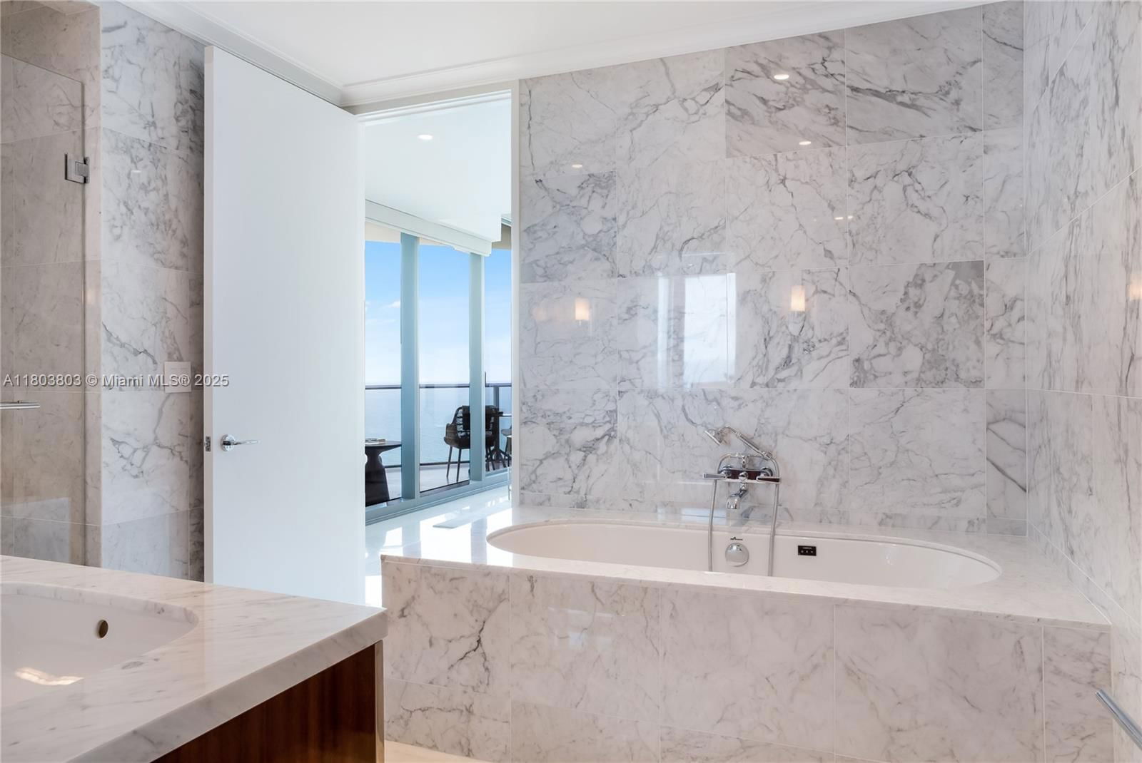 Real estate property located at 15701 Collins Ave #3201, Miami-dade, 15701 Collins Condo, Sunny Isles Beach, FL
