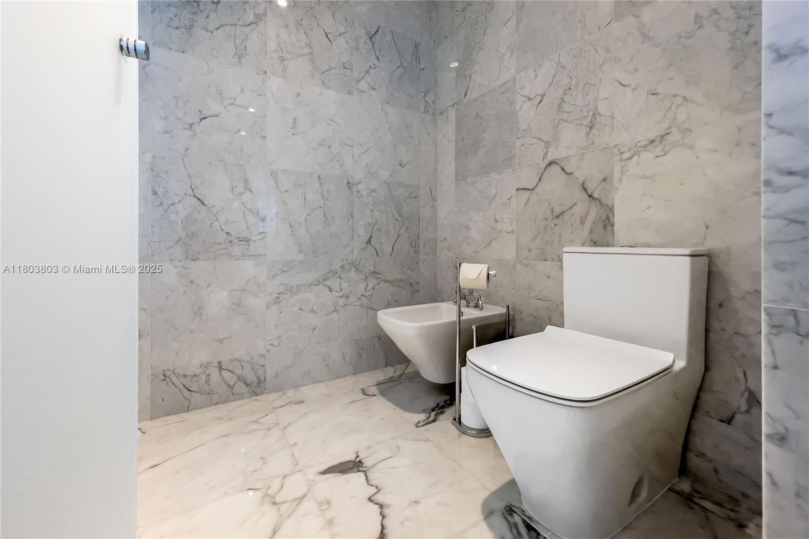 Real estate property located at 15701 Collins Ave #3201, Miami-dade, 15701 Collins Condo, Sunny Isles Beach, FL