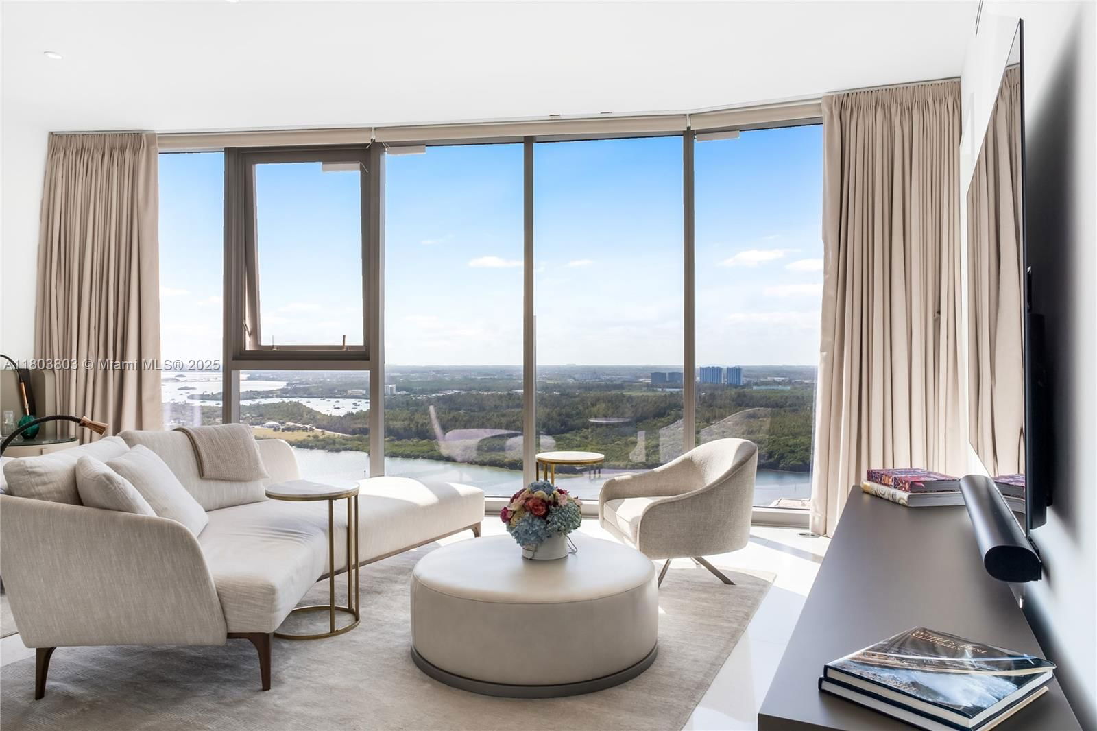 Real estate property located at 15701 Collins Ave #3201, Miami-dade, 15701 Collins Condo, Sunny Isles Beach, FL
