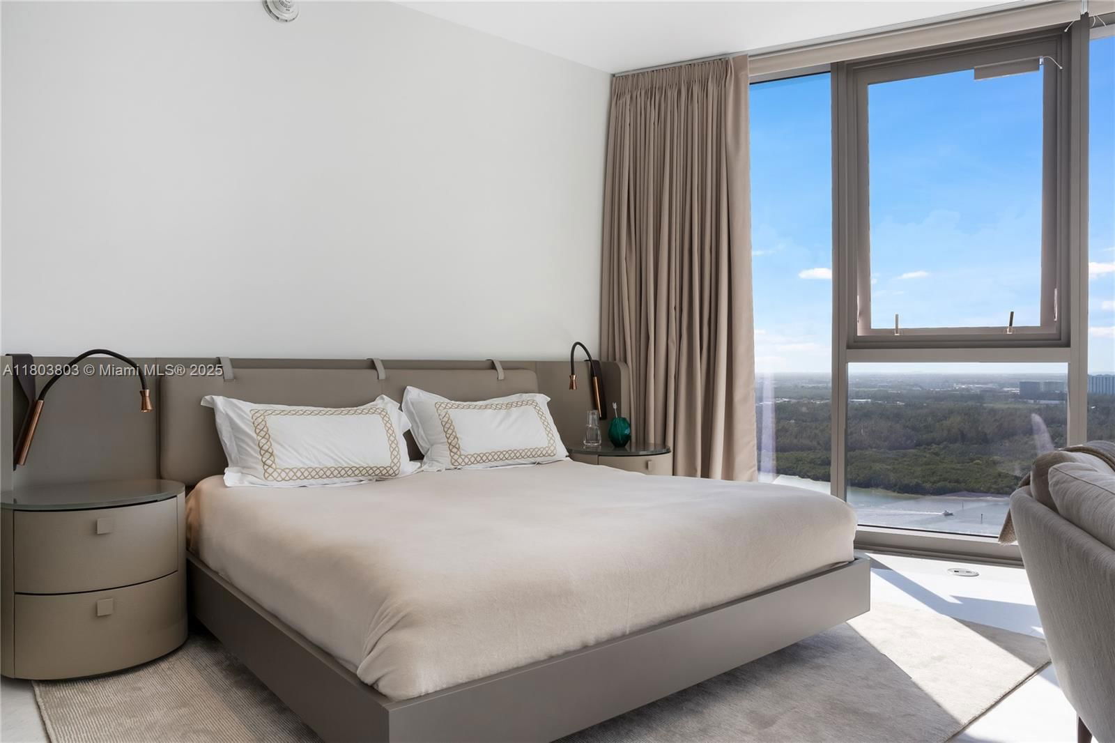 Real estate property located at 15701 Collins Ave #3201, Miami-dade, 15701 Collins Condo, Sunny Isles Beach, FL