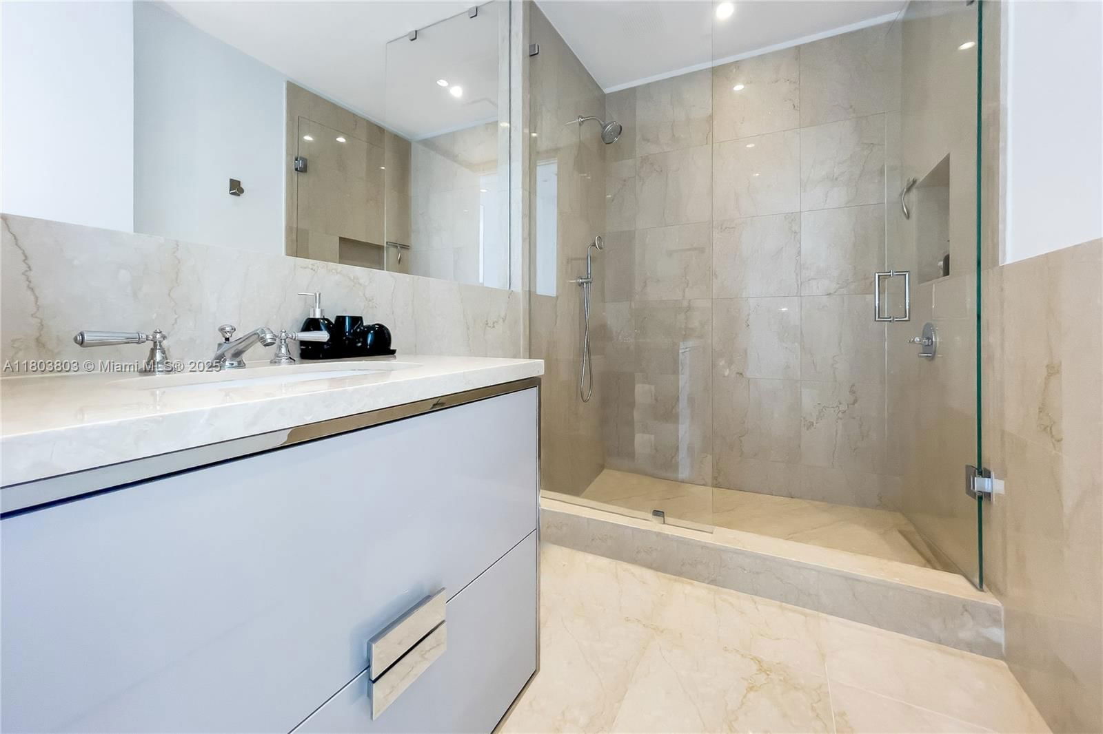 Real estate property located at 15701 Collins Ave #3201, Miami-dade, 15701 Collins Condo, Sunny Isles Beach, FL