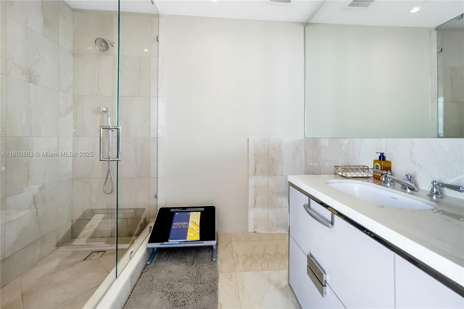 Real estate property located at 15701 Collins Ave #3201, Miami-dade, 15701 Collins Condo, Sunny Isles Beach, FL
