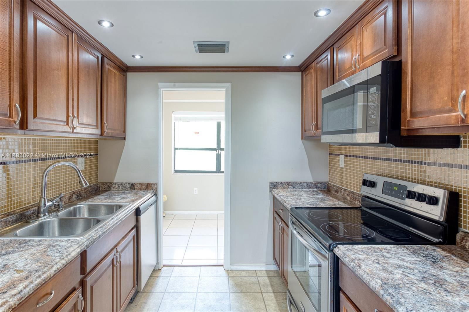 Real estate property located at 7401 16th St #408, Broward, Plantation Forest Condo, Plantation, FL