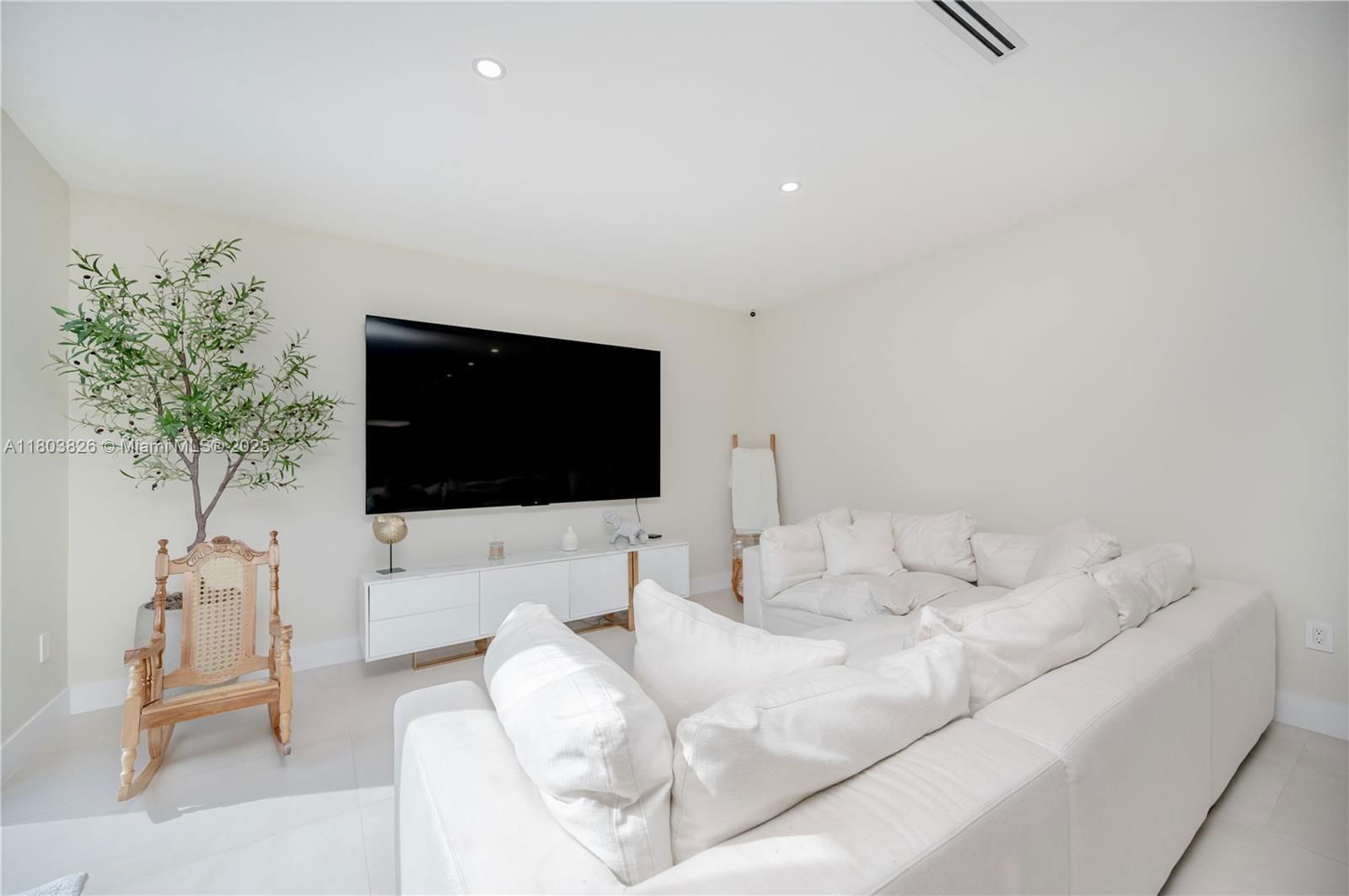 Real estate property located at 15282 173rd Ln, Miami-dade, Venetian Parc West, Miami, FL