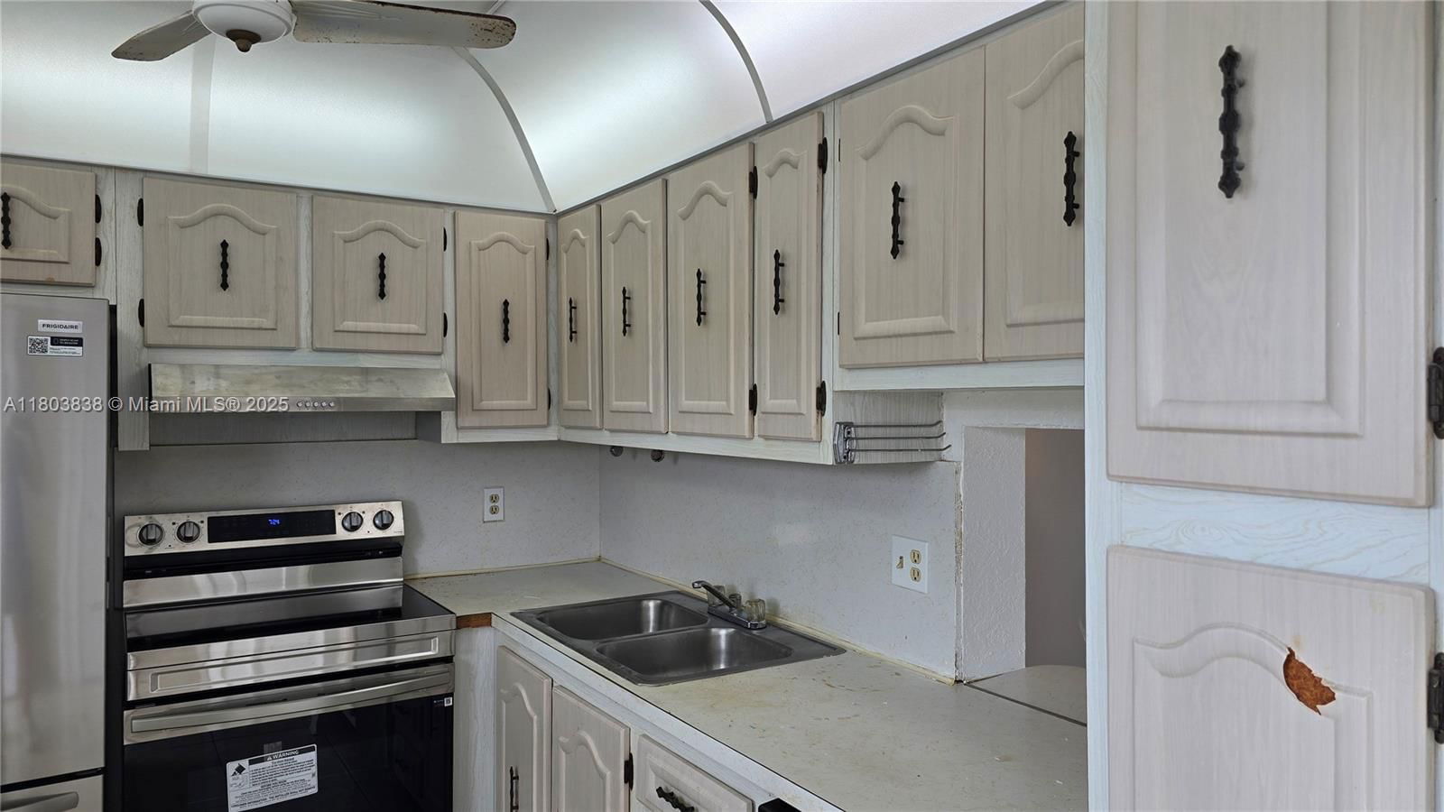 Real estate property located at 2520 1st Ct #406, Palm Beach, Village Royale Greenview, Boynton Beach, FL