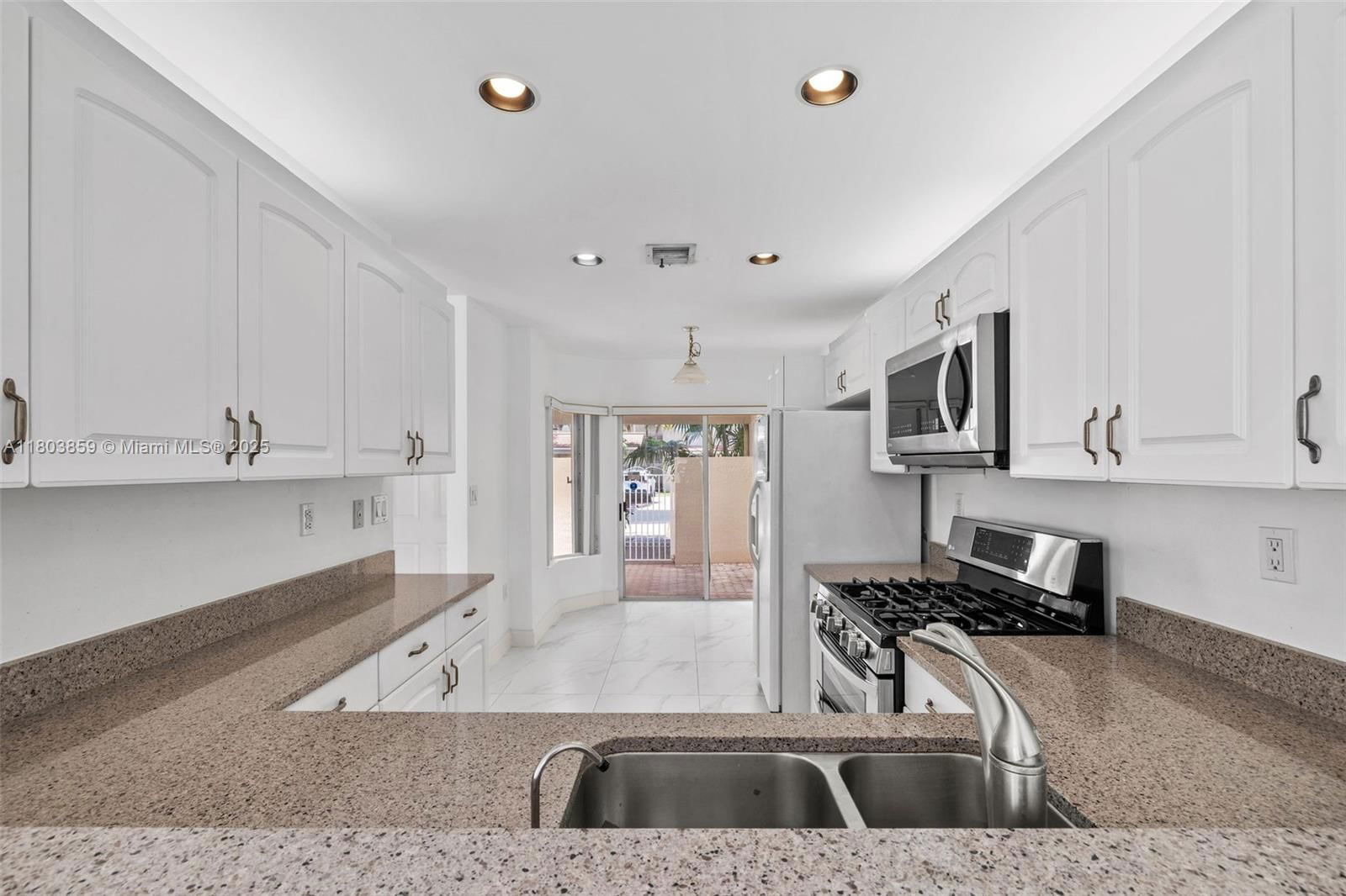 Real estate property located at 10226 52nd Ln, Miami-dade, Doral Greens, Doral, FL