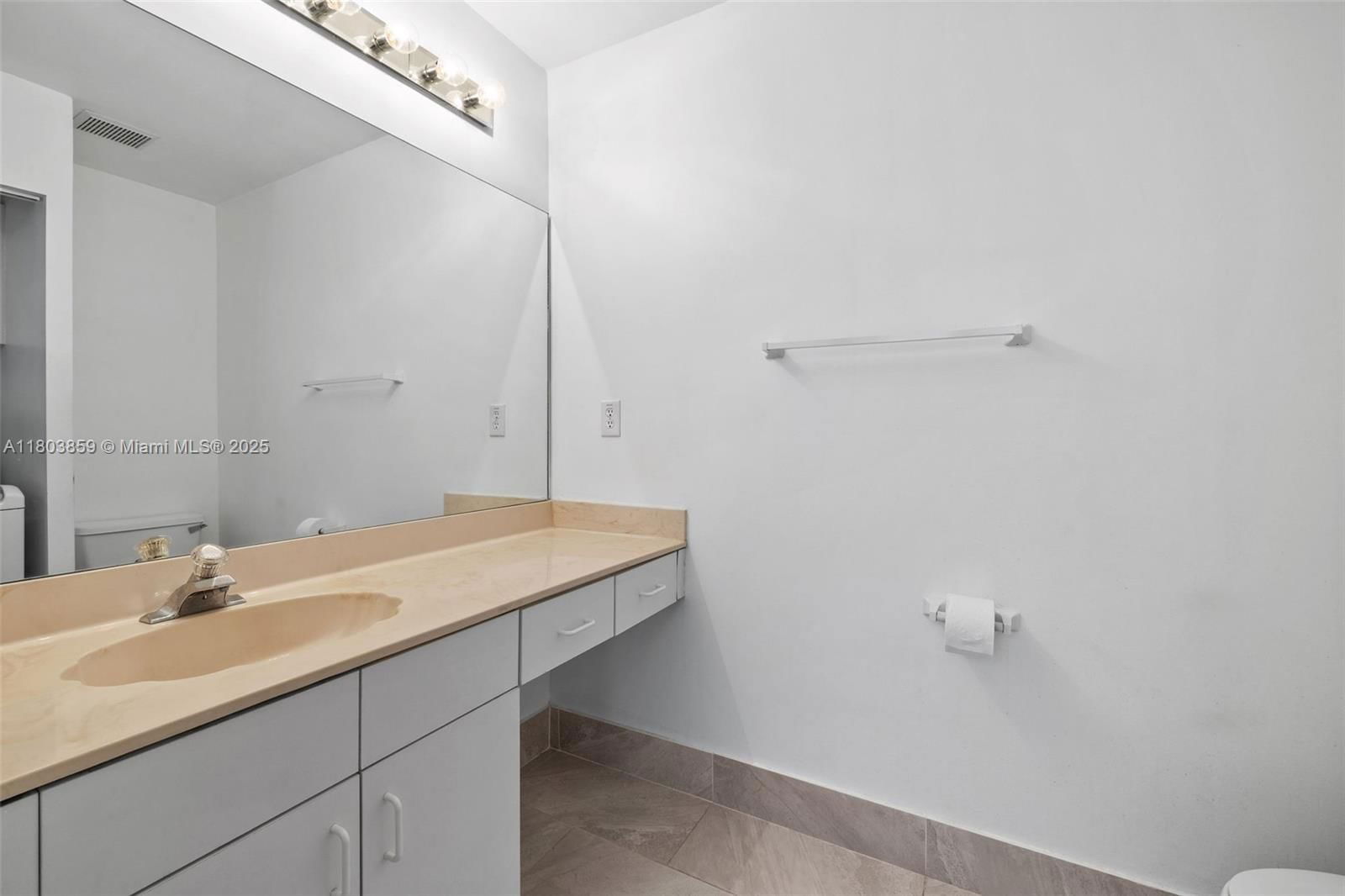 Real estate property located at 10226 52nd Ln, Miami-dade, Doral Greens, Doral, FL