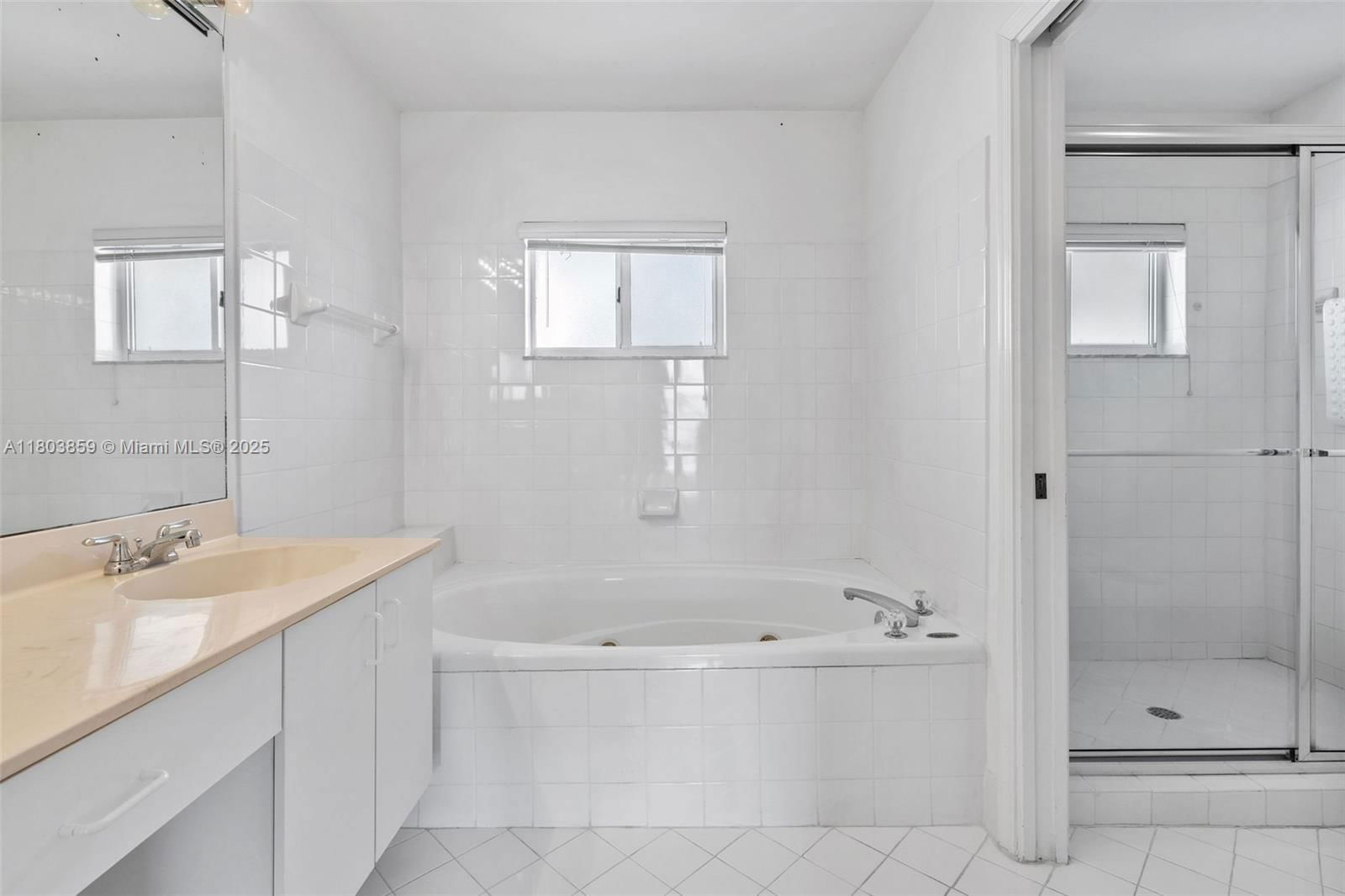 Real estate property located at 10226 52nd Ln, Miami-dade, Doral Greens, Doral, FL