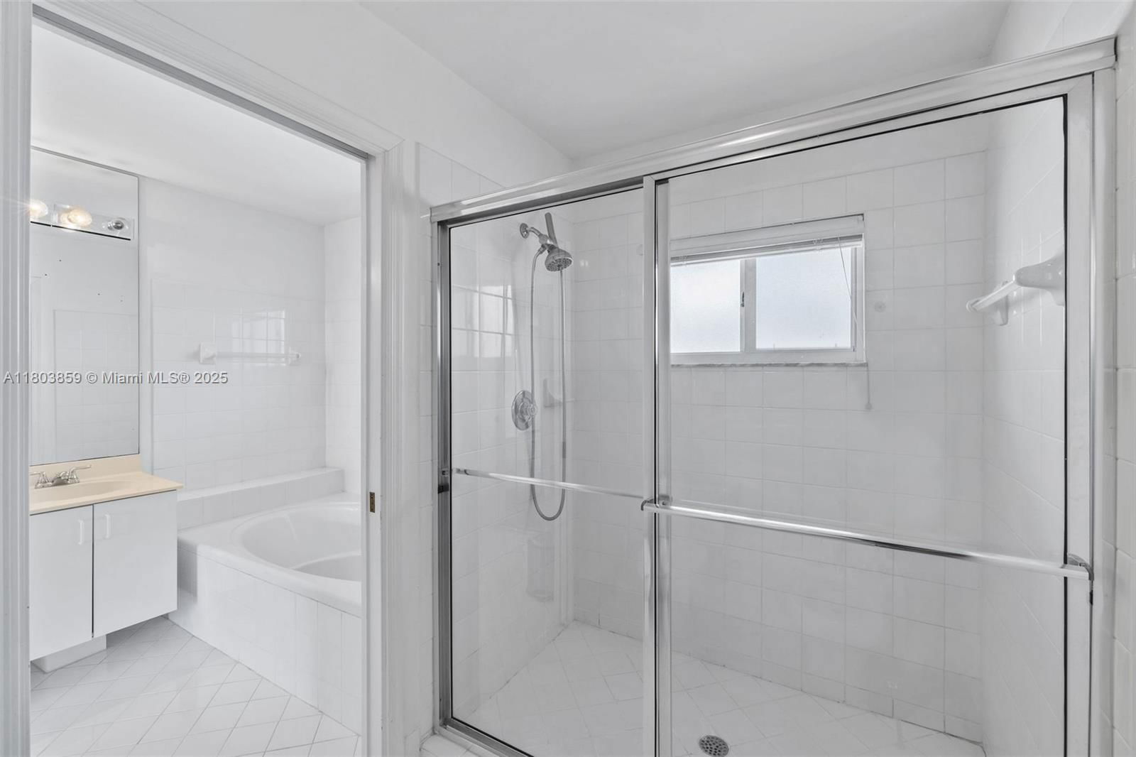 Real estate property located at 10226 52nd Ln, Miami-dade, Doral Greens, Doral, FL