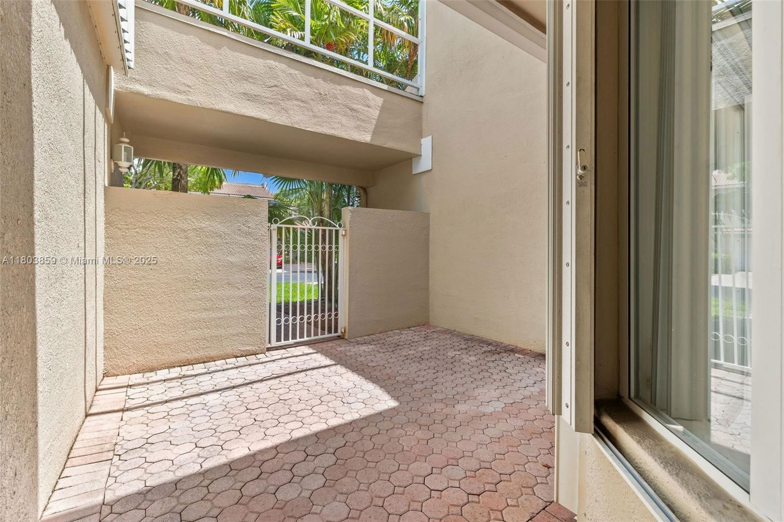 Real estate property located at 10226 52nd Ln, Miami-dade, Doral Greens, Doral, FL