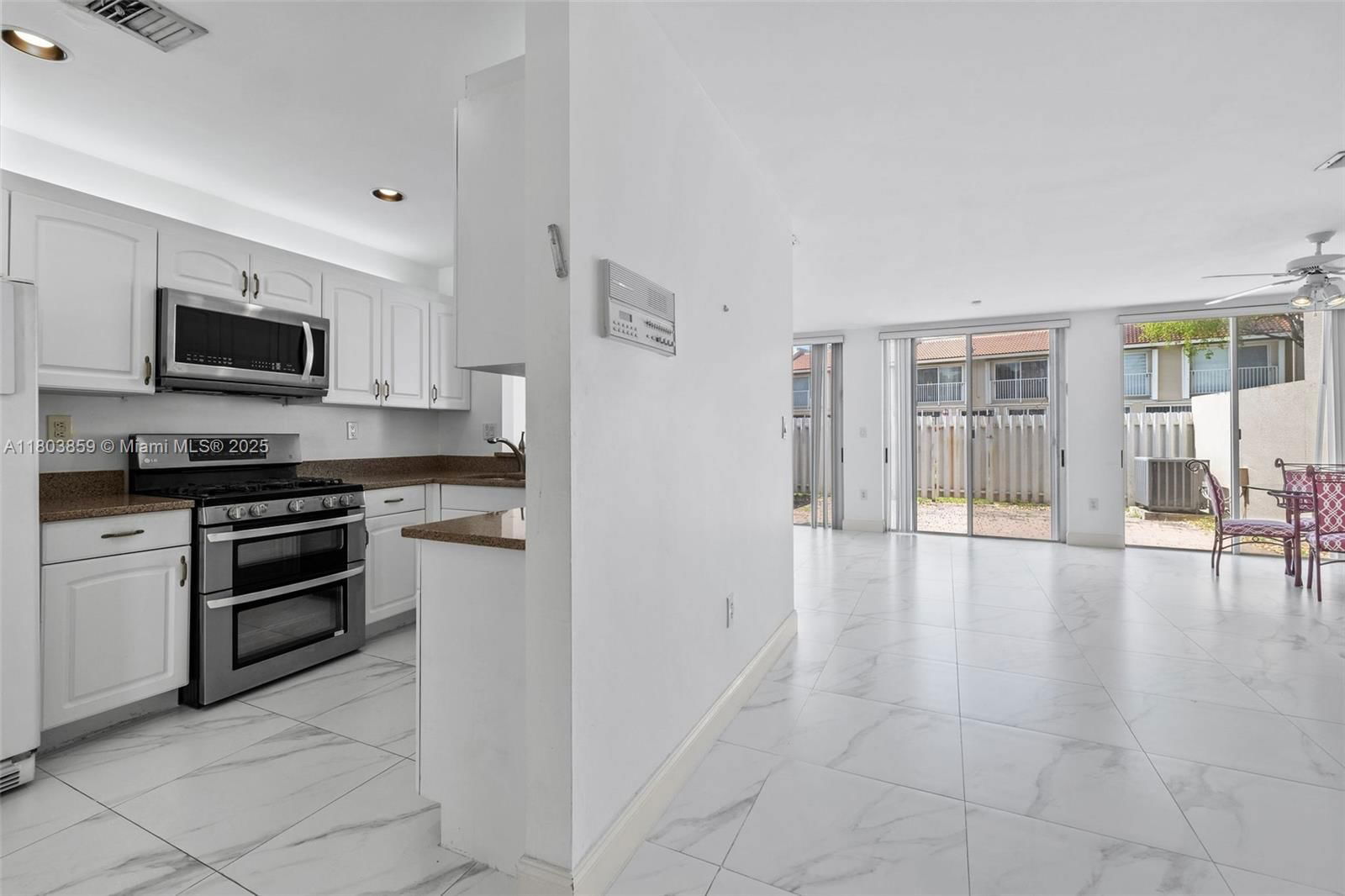 Real estate property located at 10226 52nd Ln, Miami-dade, Doral Greens, Doral, FL