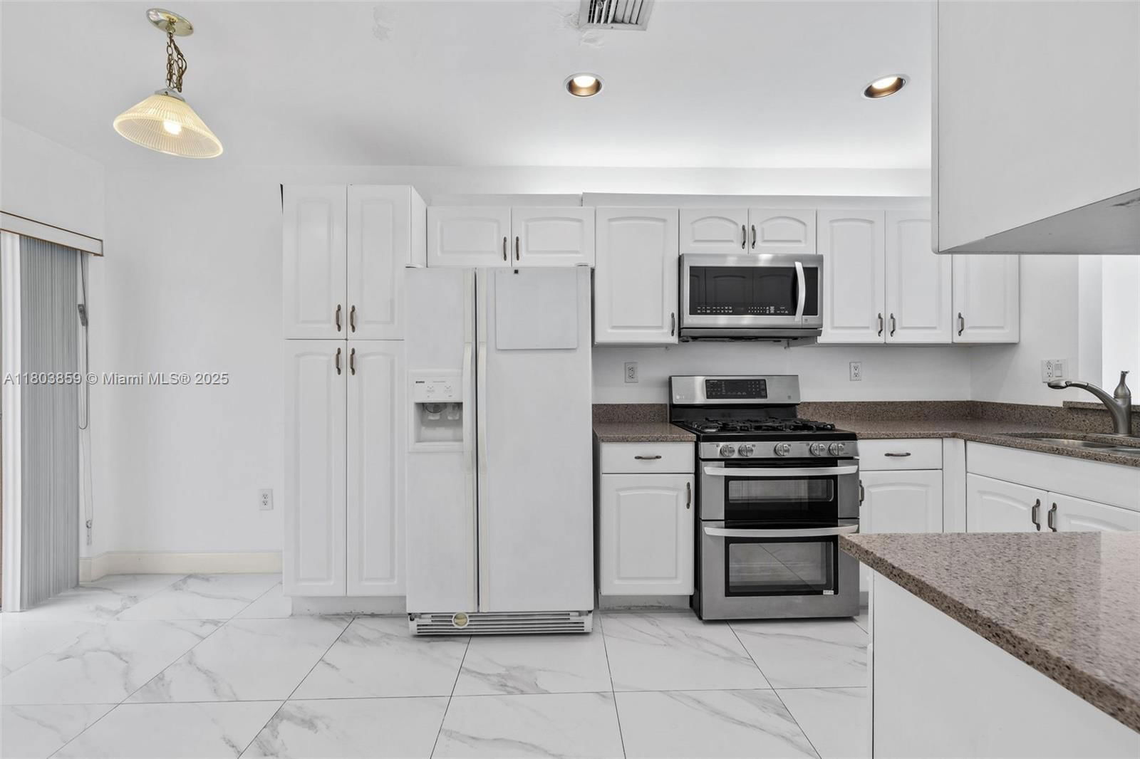 Real estate property located at 10226 52nd Ln, Miami-dade, Doral Greens, Doral, FL