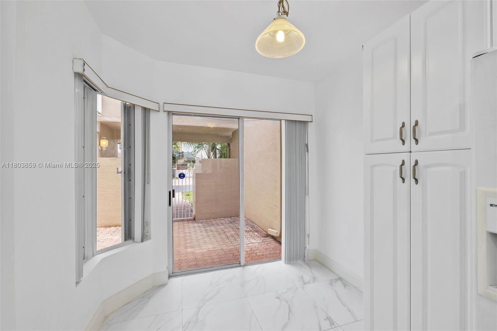 Real estate property located at 10226 52nd Ln, Miami-dade, Doral Greens, Doral, FL