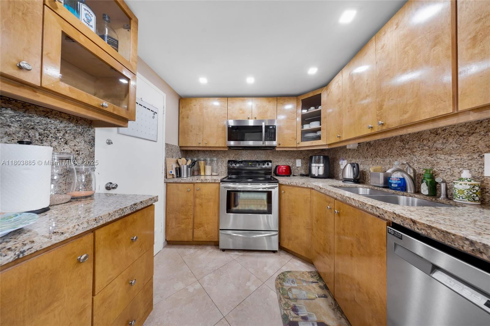 Real estate property located at 400 Kings Point Dr #1021, Miami-dade, Coastal Towers Condo, Sunny Isles Beach, FL
