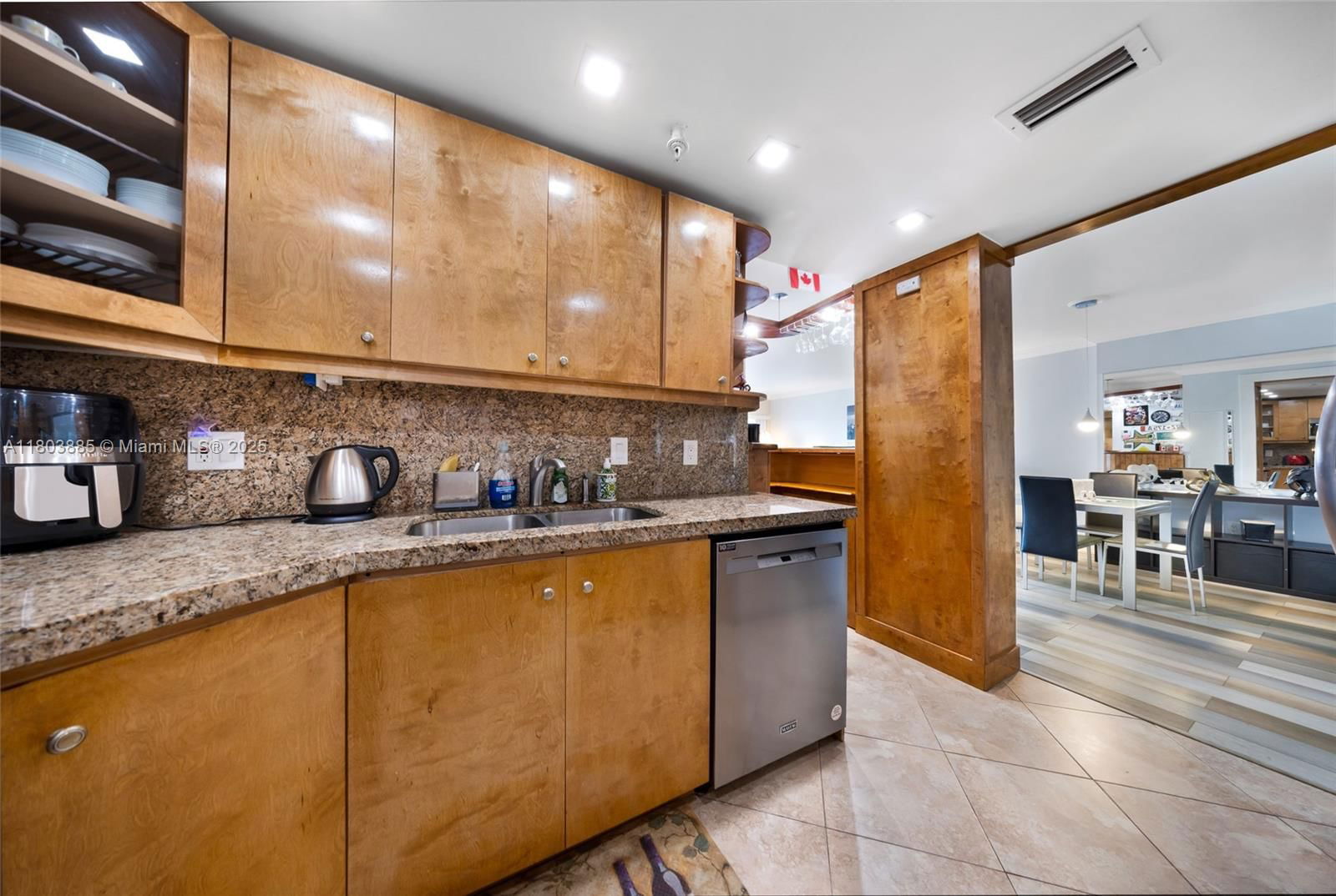 Real estate property located at 400 Kings Point Dr #1021, Miami-dade, Coastal Towers Condo, Sunny Isles Beach, FL
