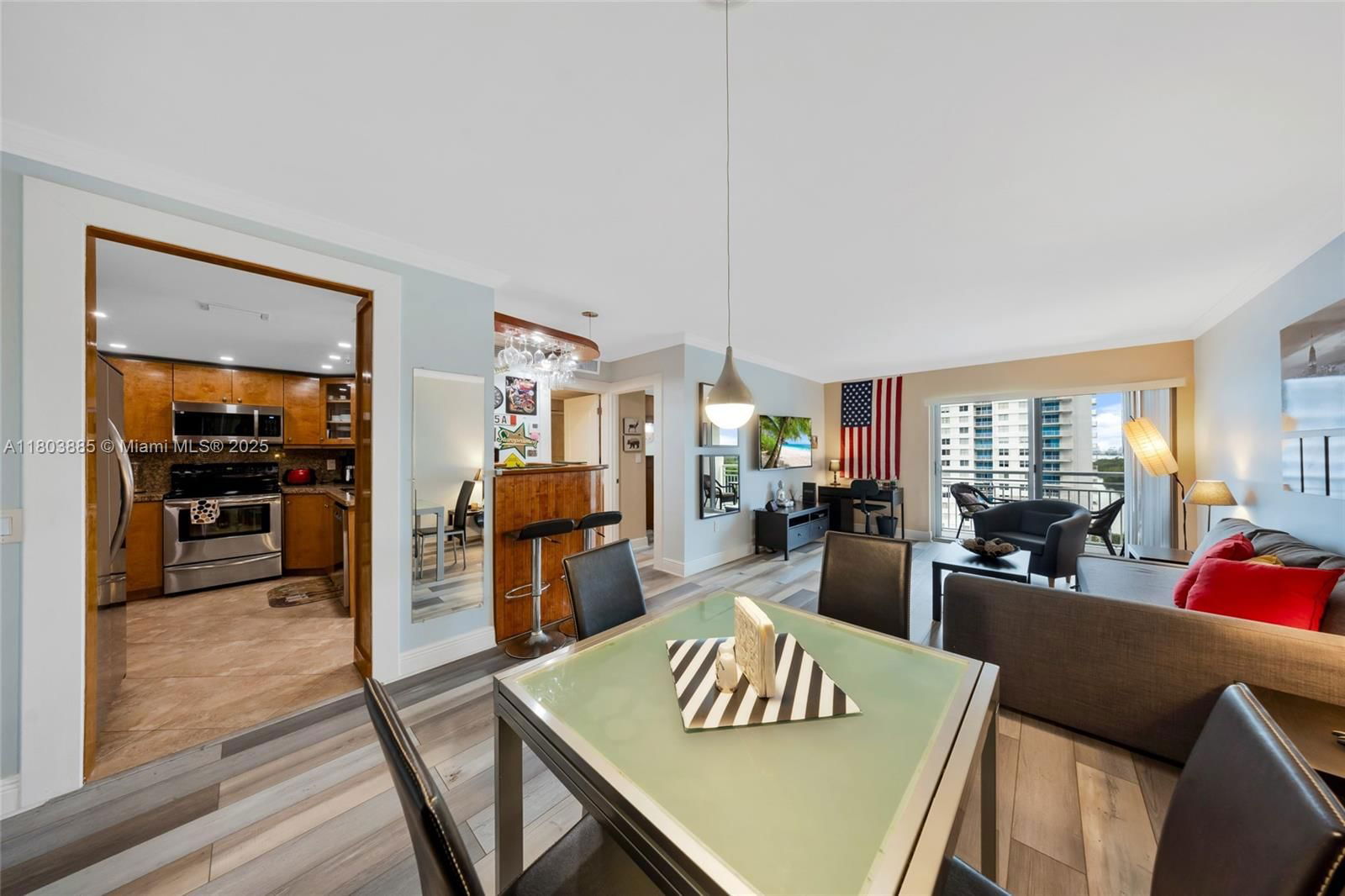 Real estate property located at 400 Kings Point Dr #1021, Miami-dade, Coastal Towers Condo, Sunny Isles Beach, FL