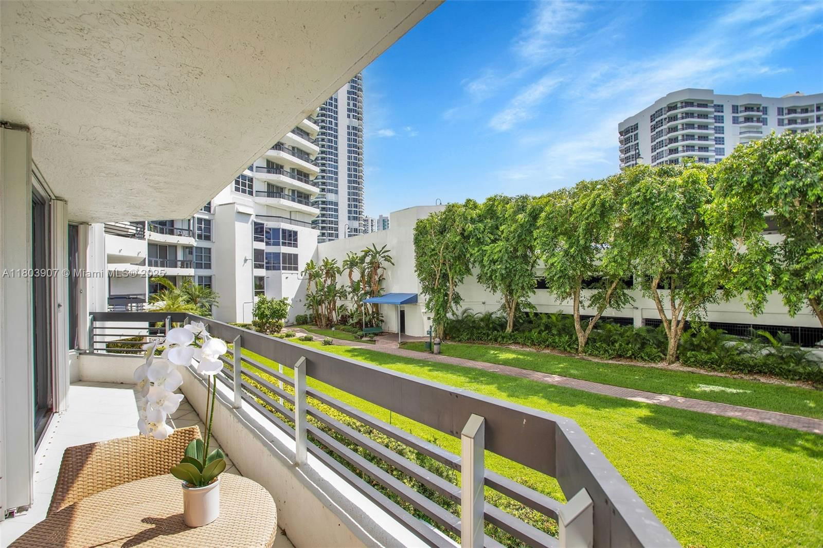Real estate property located at 3530 Mystic Pointe Dr #214, Miami-dade, Mystic Pointe Tower 500 C, Aventura, FL