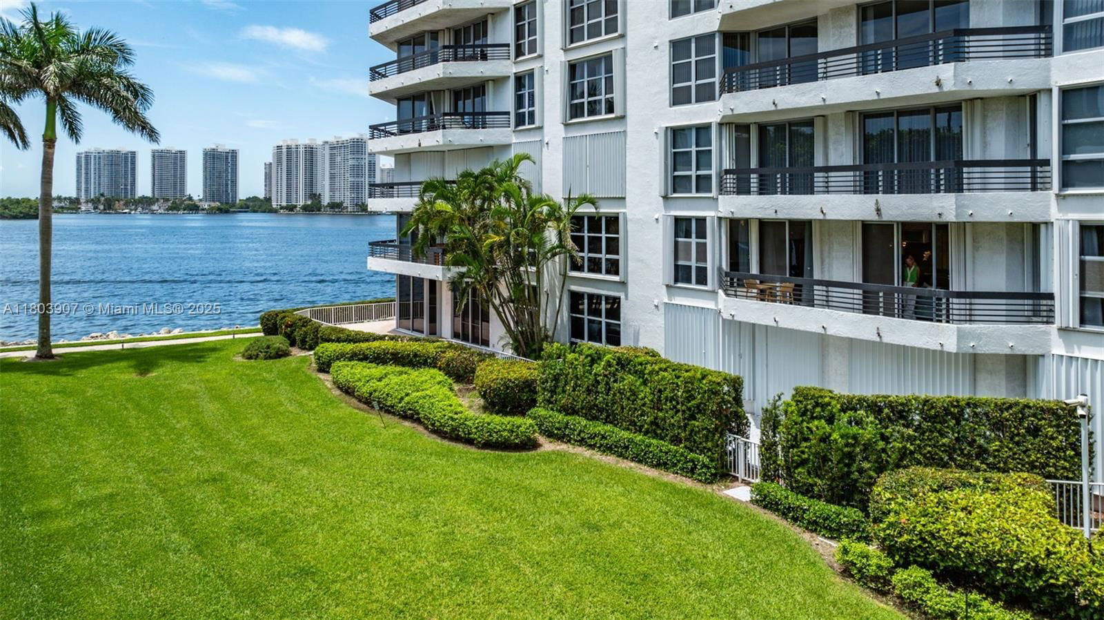 Real estate property located at 3530 Mystic Pointe Dr #214, Miami-dade, Mystic Pointe Tower 500 C, Aventura, FL