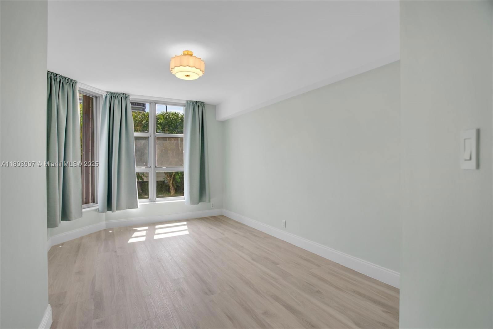 Real estate property located at 3530 Mystic Pointe Dr #214, Miami-dade, Mystic Pointe Tower 500 C, Aventura, FL