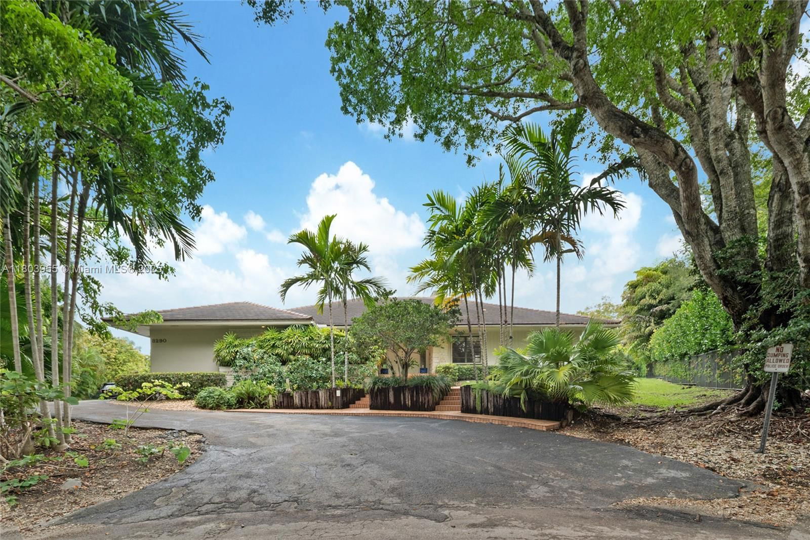 Real estate property located at 8290 La Rampa St, Miami-dade, Cocoplum Sec 1, Coral Gables, FL