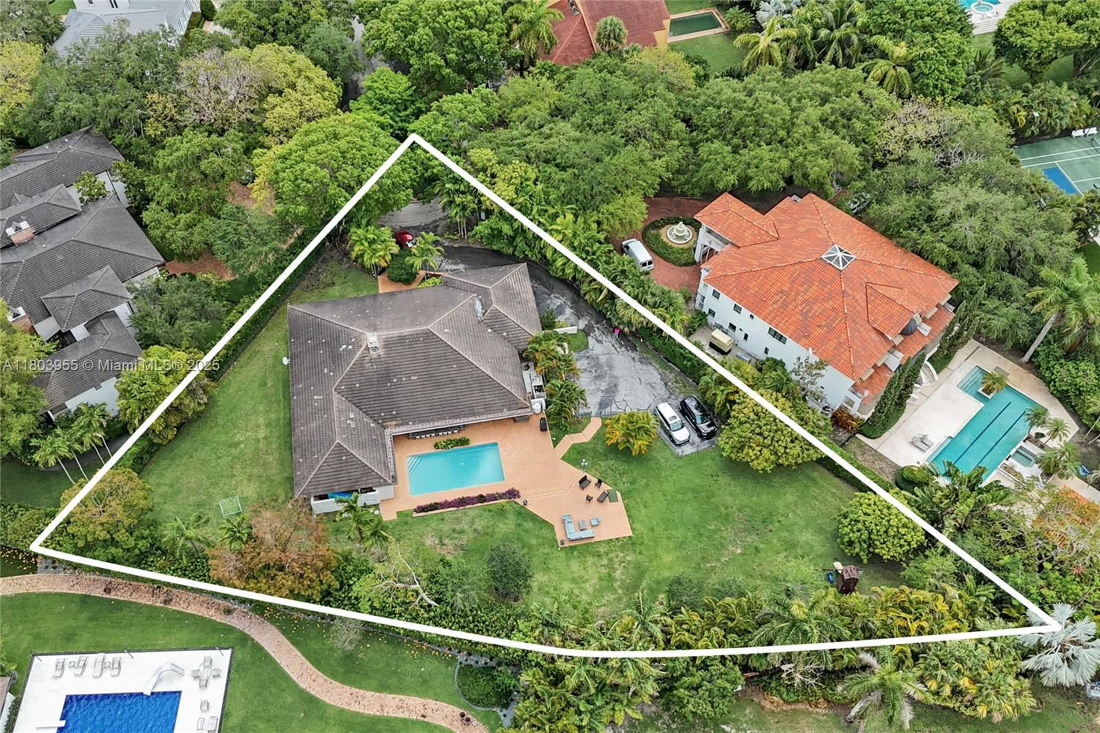 Real estate property located at 8290 La Rampa St, Miami-dade, Cocoplum Sec 1, Coral Gables, FL