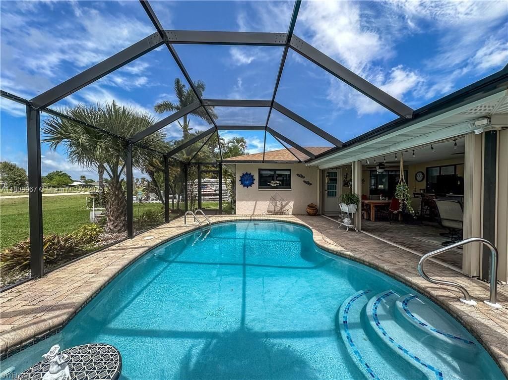 Real estate property located at 920 4th Pl, Lee, Cape Coral, Cape Coral, FL