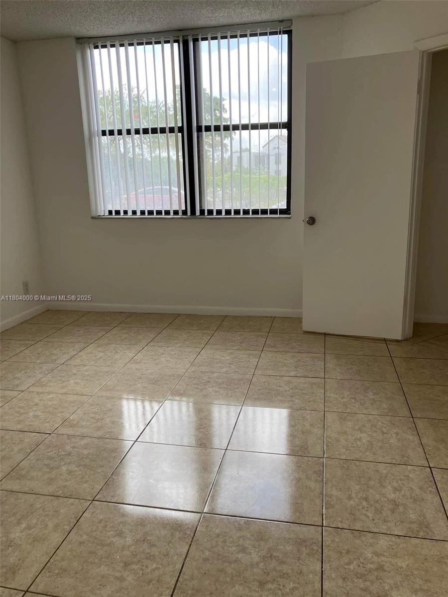 Real estate property located at 213 Lake Pointe Dr #112, Broward, Lake Pointe Condominium N, Oakland Park, FL