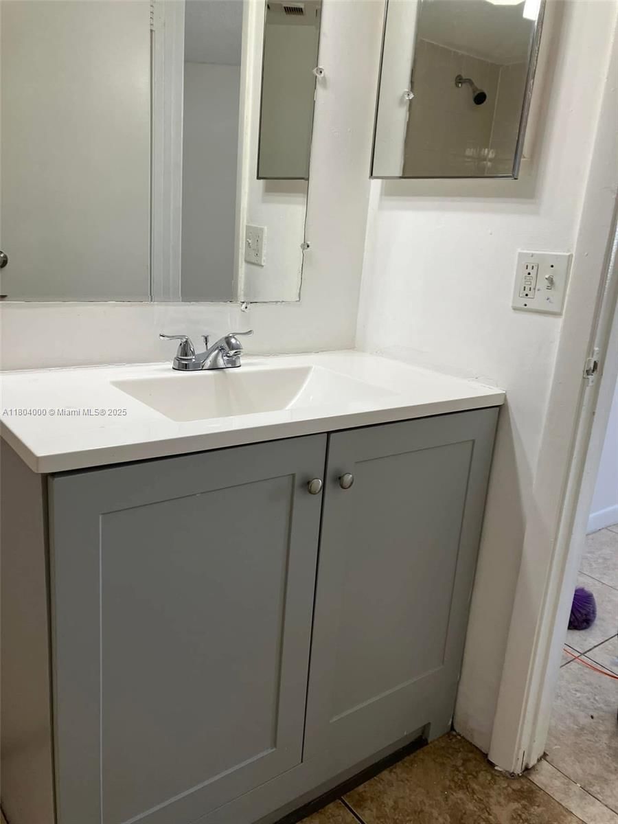 Real estate property located at 213 Lake Pointe Dr #112, Broward, Lake Pointe Condominium N, Oakland Park, FL