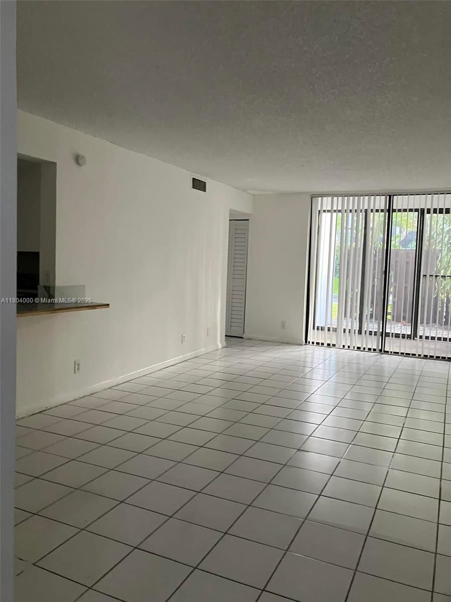 Real estate property located at 213 Lake Pointe Dr #112, Broward, Lake Pointe Condominium N, Oakland Park, FL