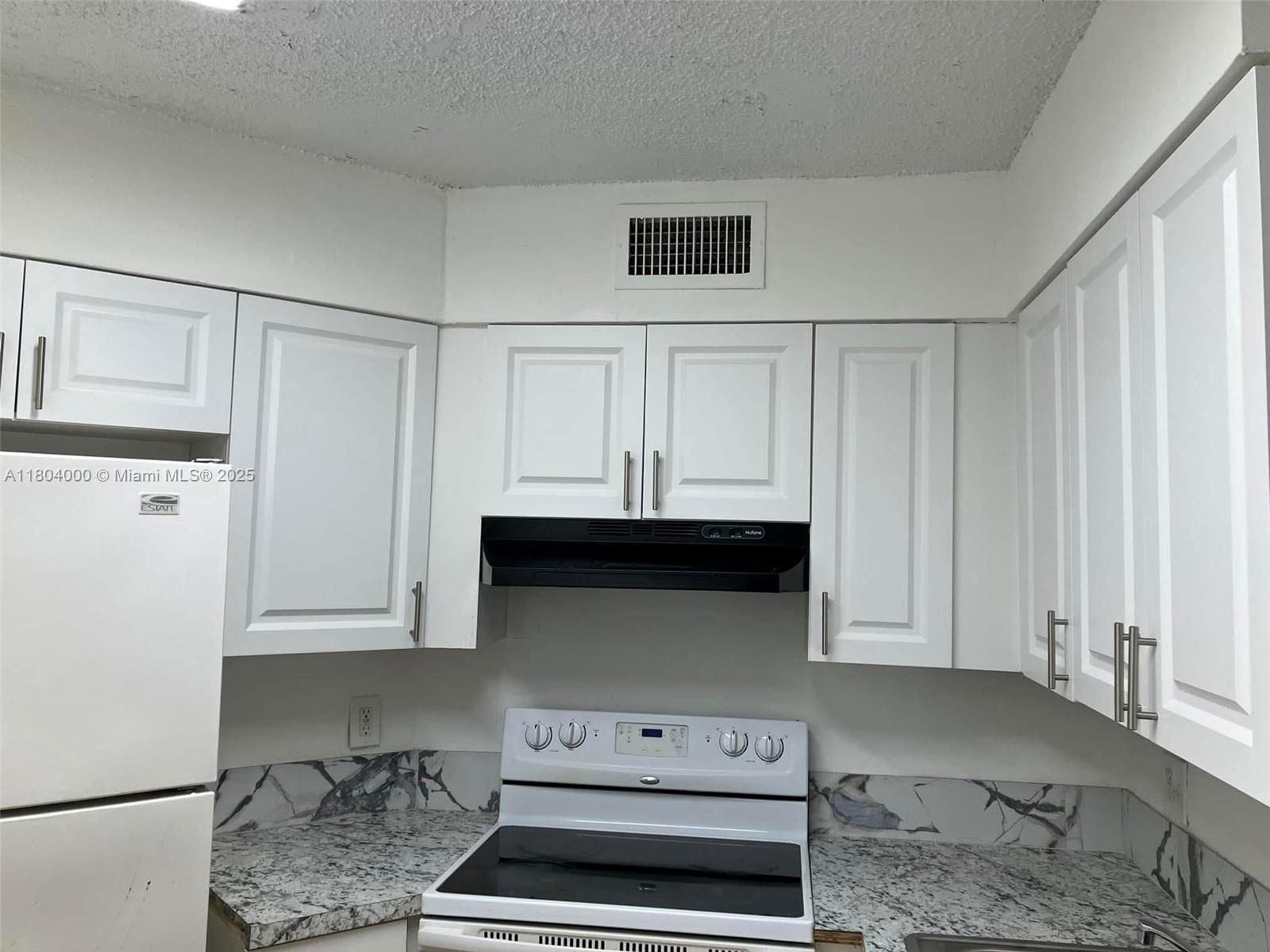 Real estate property located at 213 Lake Pointe Dr #112, Broward, Lake Pointe Condominium N, Oakland Park, FL