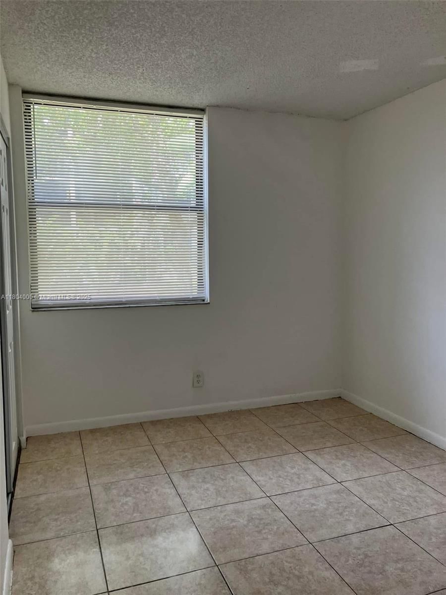 Real estate property located at 213 Lake Pointe Dr #112, Broward, Lake Pointe Condominium N, Oakland Park, FL