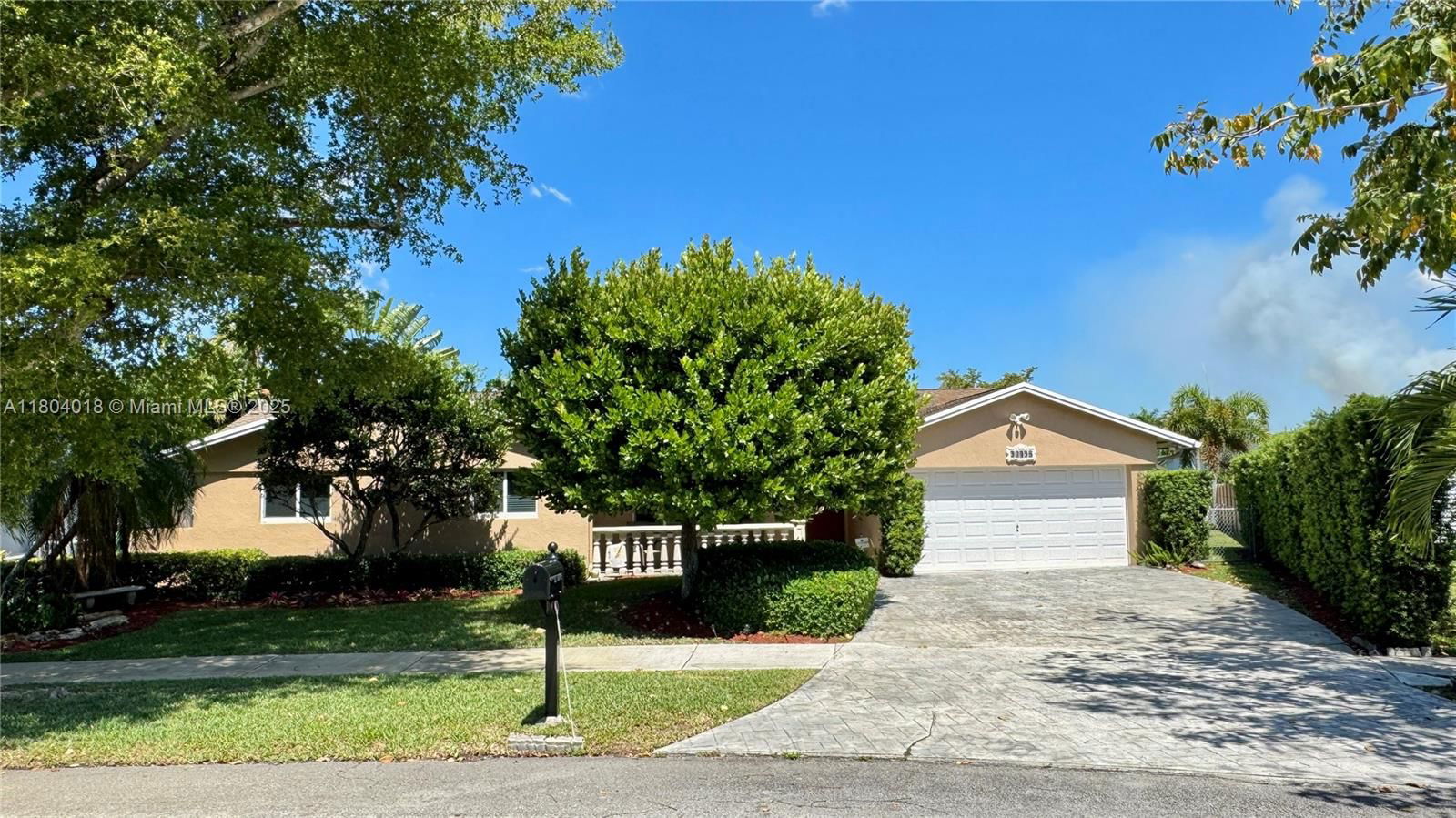 Real estate property located at 10715 139th Ct, Miami-dade, Caravel Country, Miami, FL