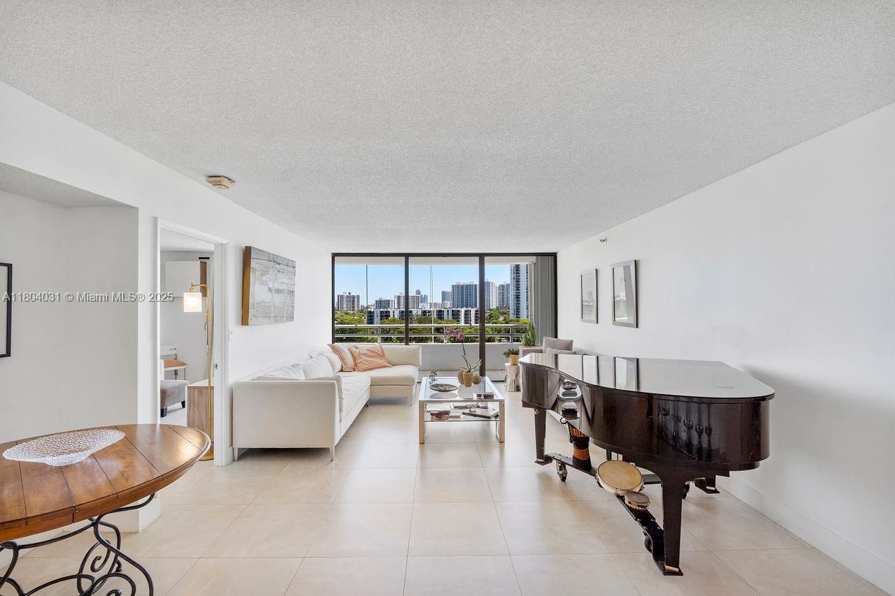 Real estate property located at 20355 34th Ct #929, Miami-dade, Delvista Towers Condo, Aventura, FL